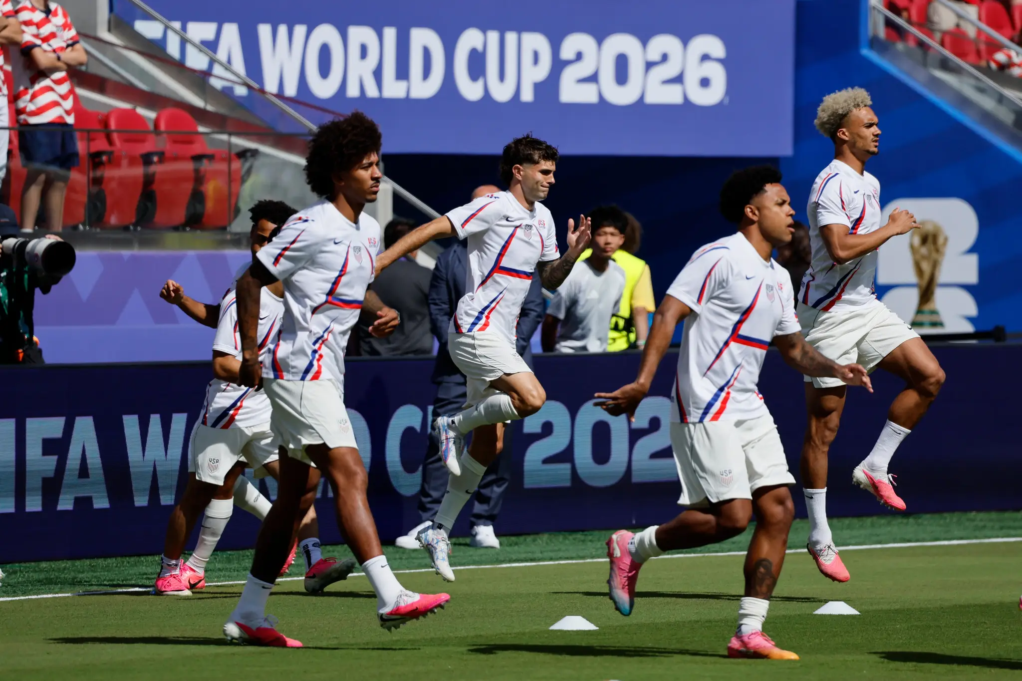 Futbalisti USA postúpili do osemfinále MS. 