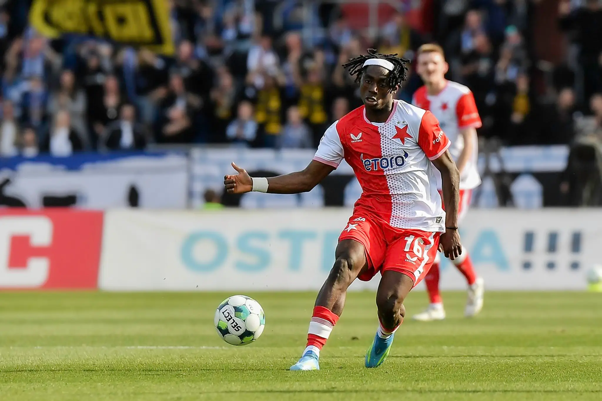 Futbalista Slavie Praha David Moses.