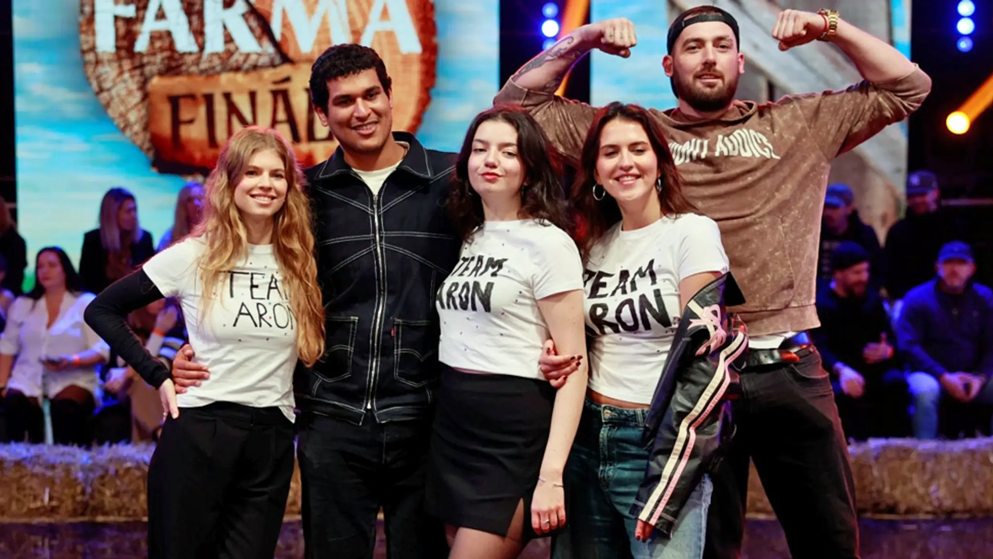Farma 17 - Áron a jeho fanklub