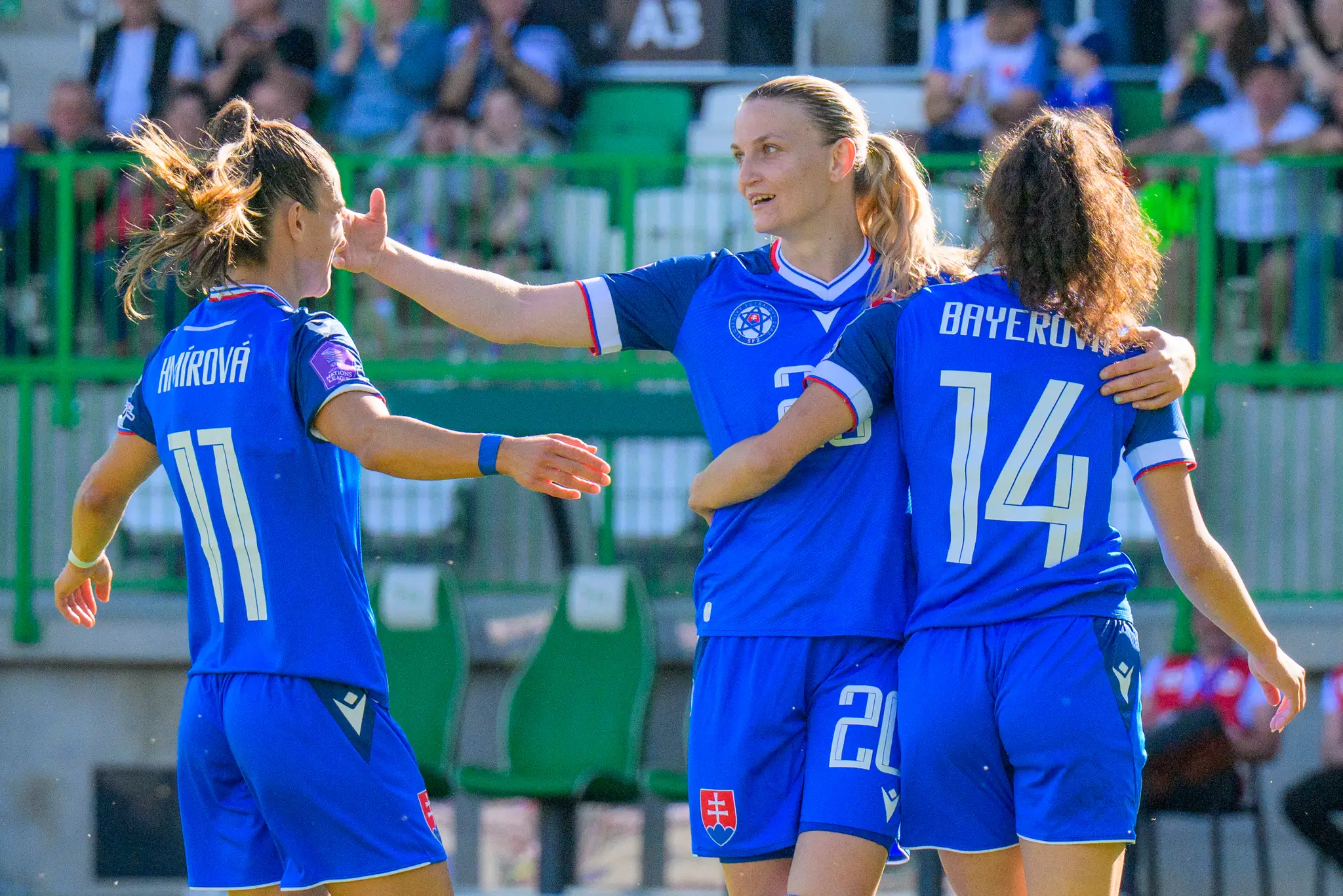 Na snímke radosť futbalistiek Sloveniek z gólu.