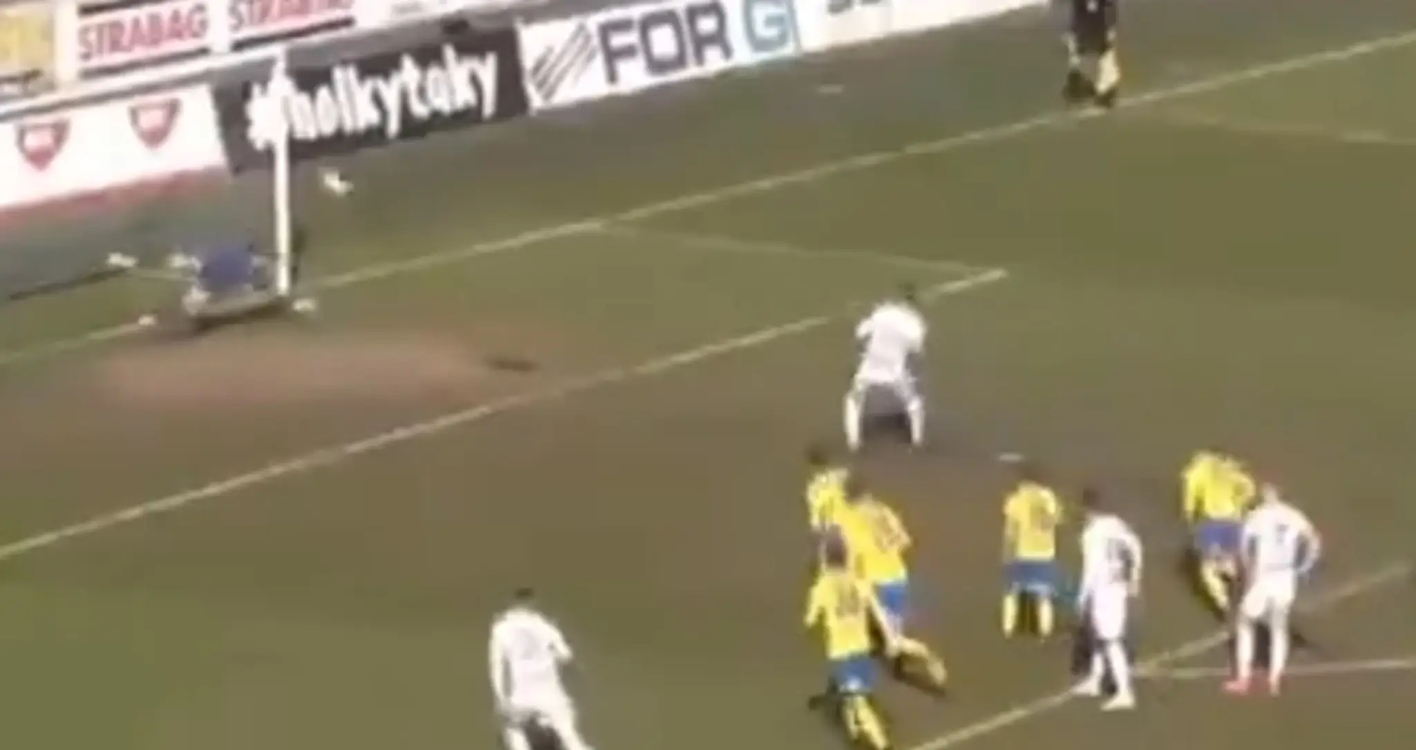 Kuriózny gól z penalty.