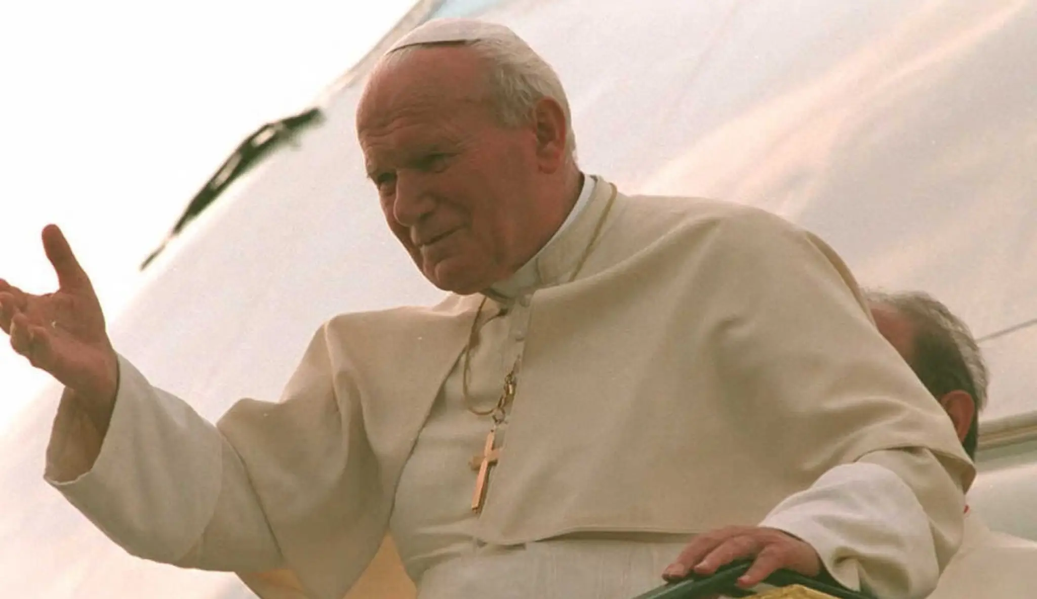 Pápež Ján Pavol II. na archívnej snímke z roku 1995.