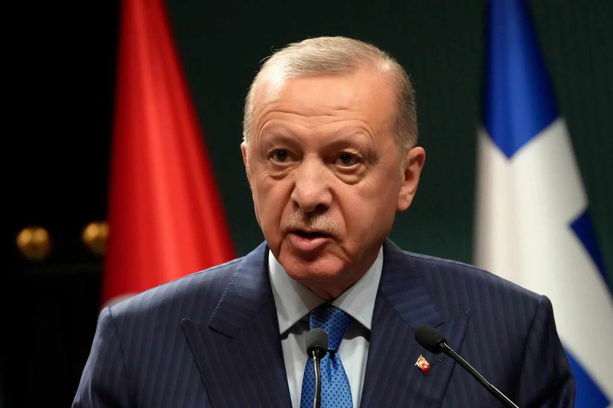  Na archívnej snímke z 13. mája 2024 turecký prezident Recep Tayyip Erdogan hovorí počas tlačovej konferencie v Ankare.