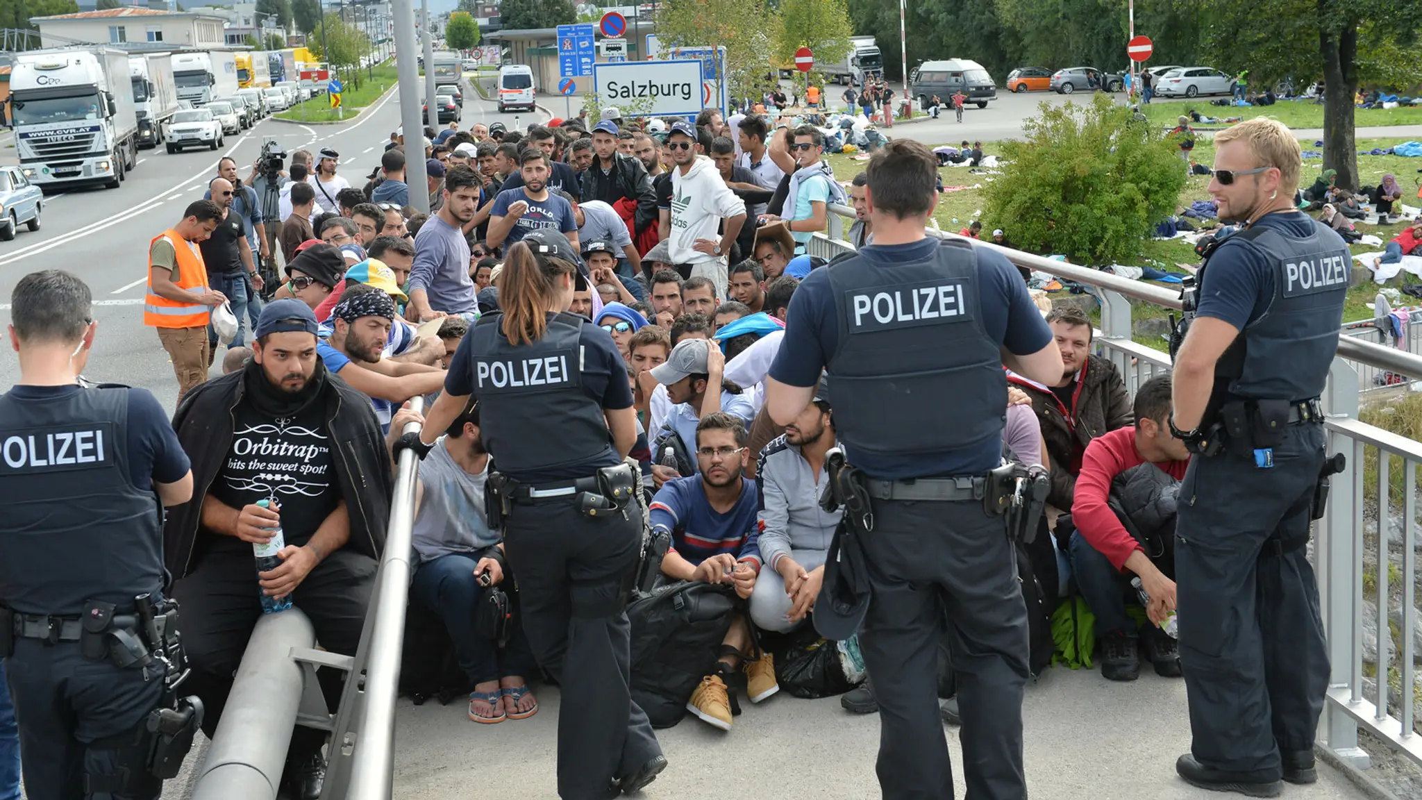 Utečencov v Salzburgu zastavila polícia..jpg
