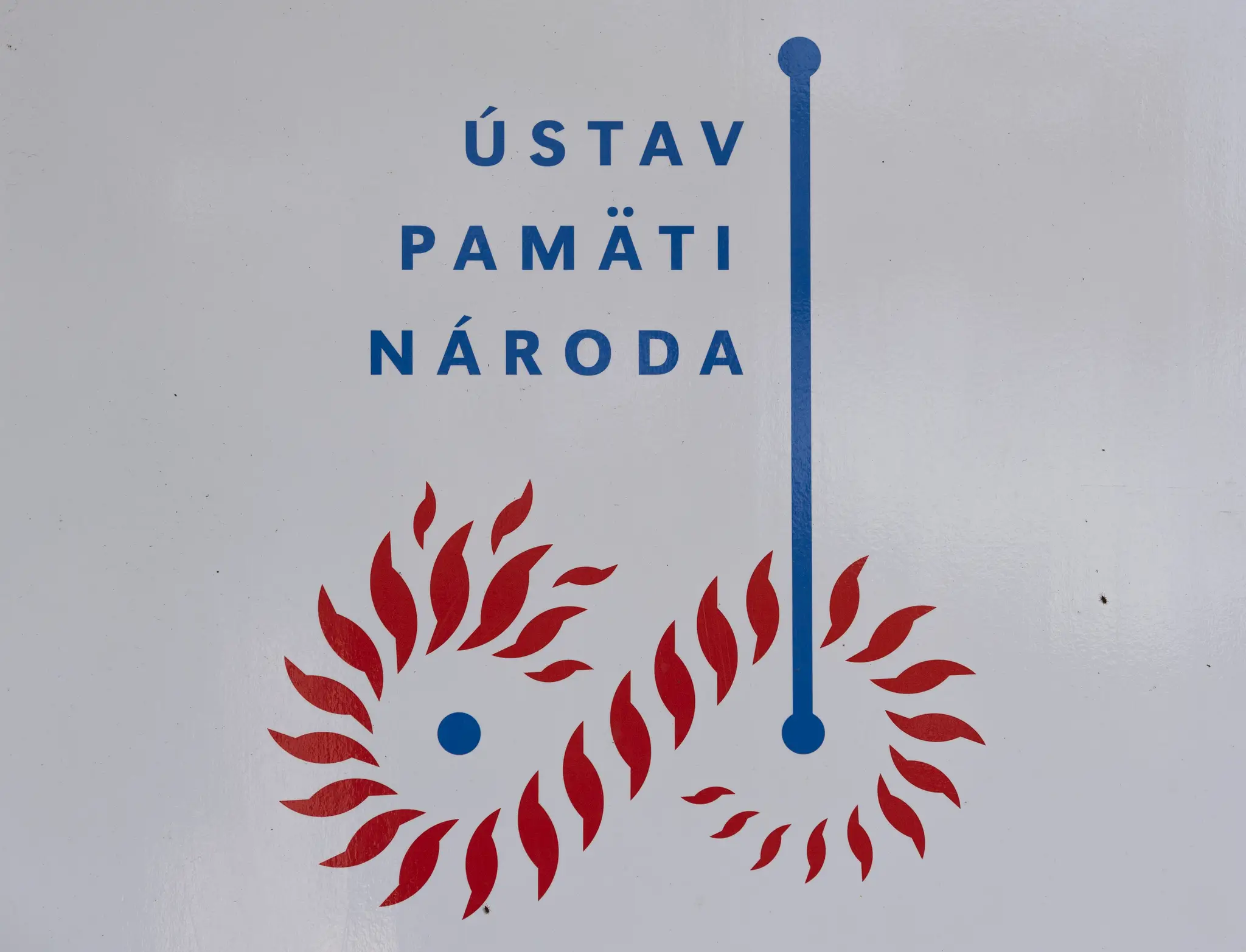 Tabuľa v sídle Ústavu pamäti národa