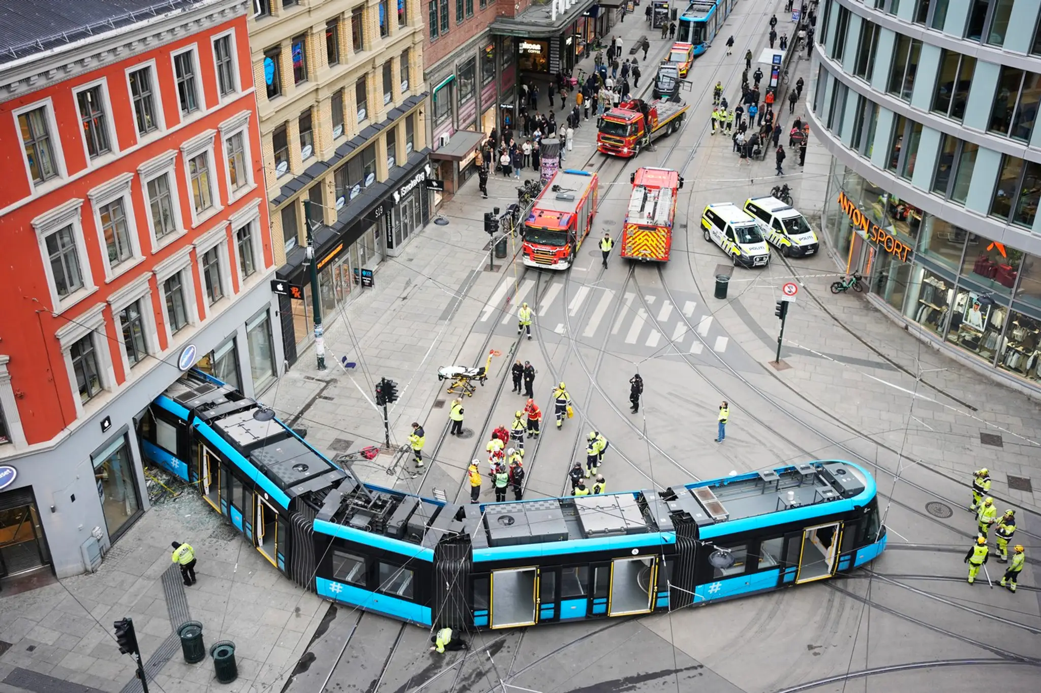 Vykoľajená električka v Osle.