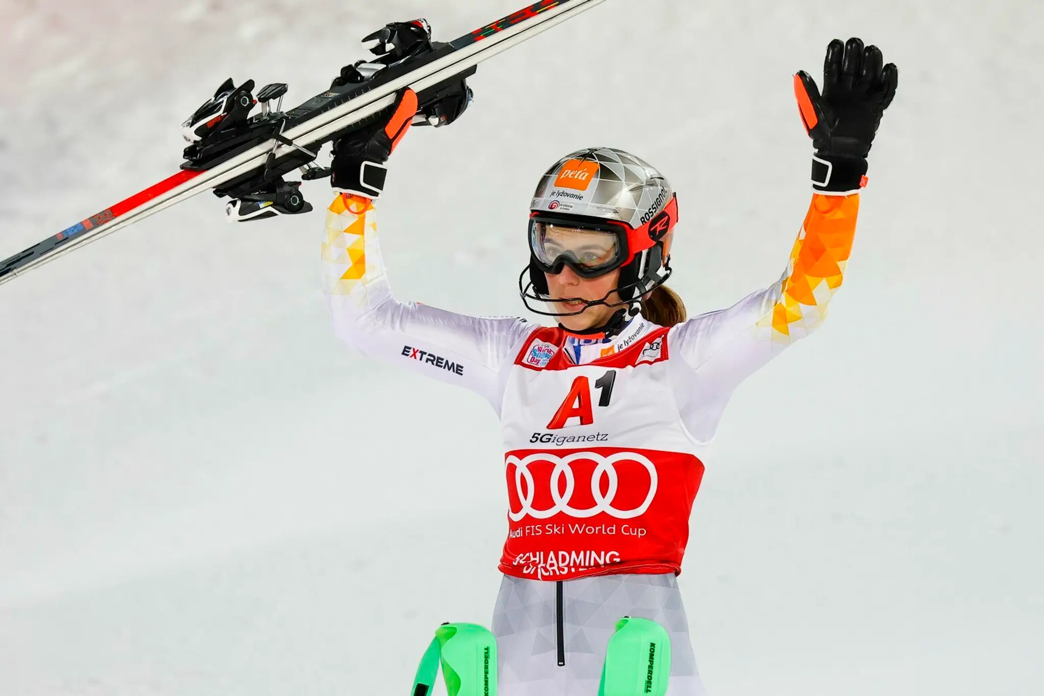 Alpská lyžiarka Petra Vlhová reaguje po slalome v Schladmingu.