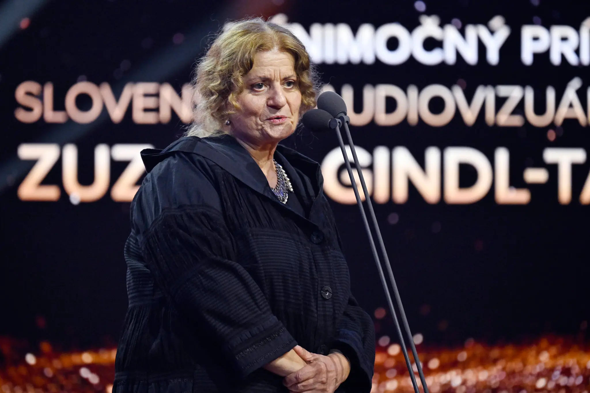 Na snímke Zuzana Gindl-Tatárová ďakuje po prevzatí ceny za výnimočný prínos slovenskej audiovizuálnej kultúre počas udeľovania národných filmových cien Slnko v sieti v Bratislave.