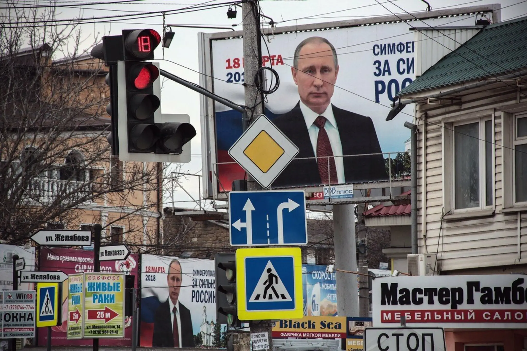O víťazstve Putina neexistujú takmer žiadne pochybnosti, Kremeľ sa však obáva účasti. 