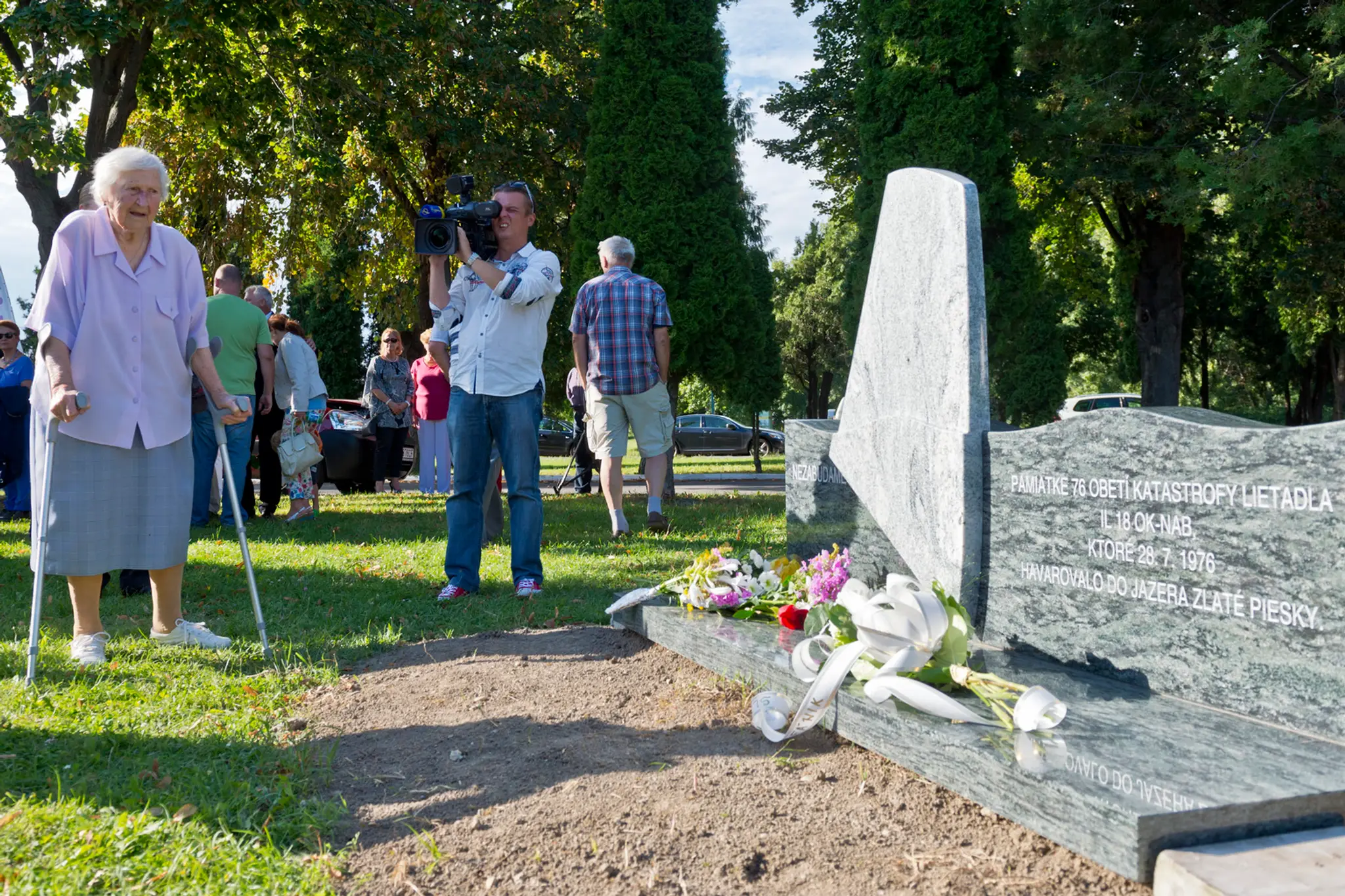 Z odhalenia Pamätníka 76 obetiam katastrofy lietadla IL 18 OK-NAB z júla 1976.