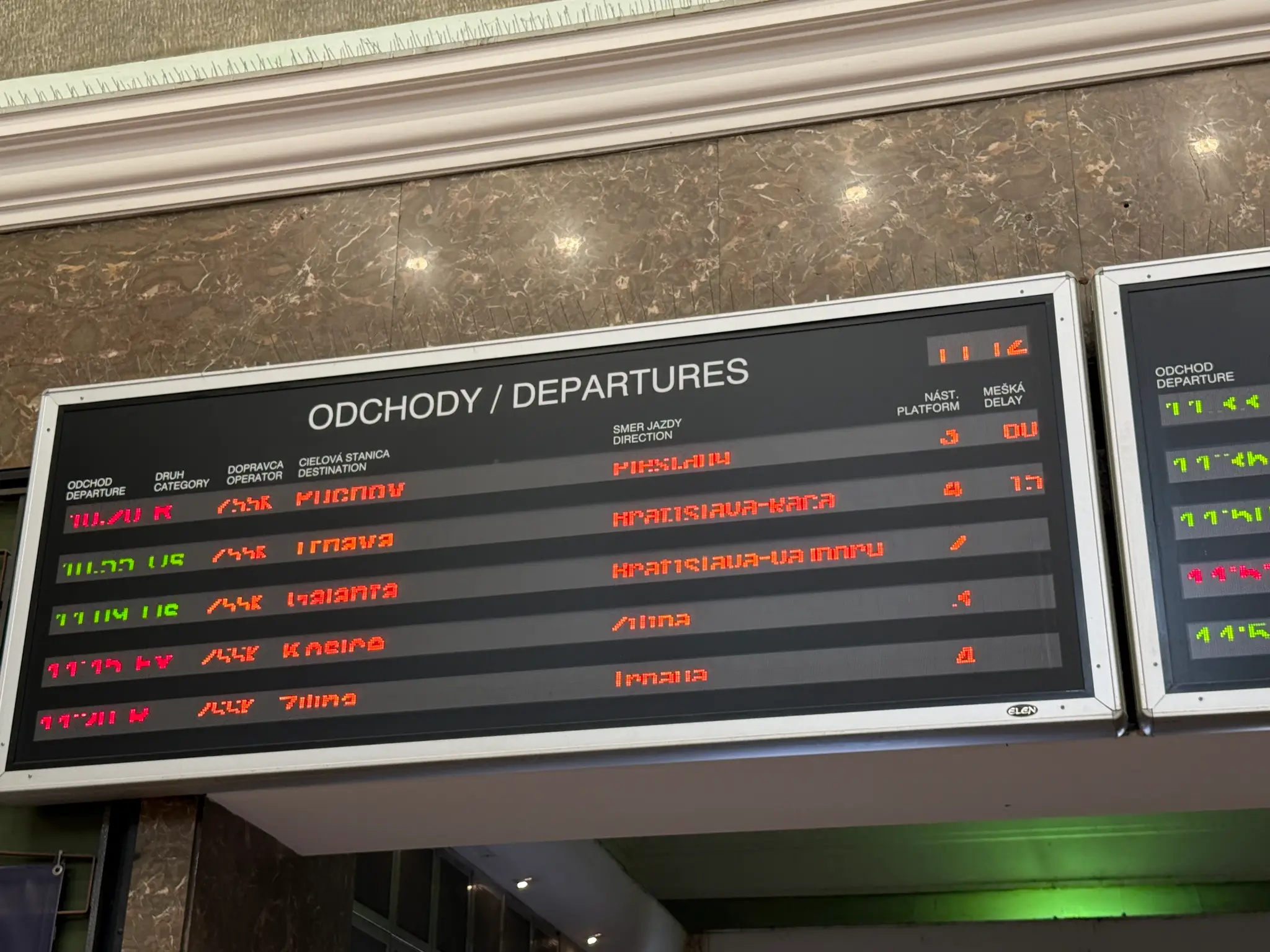 Poškodené vedenie ochromilo vlakovú dopravu.