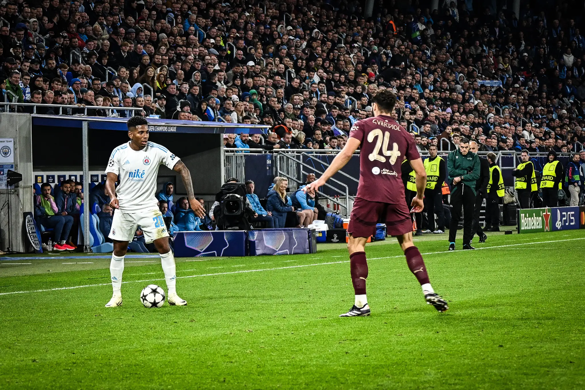 Momentka zo zápasu Slovan - Manchester City