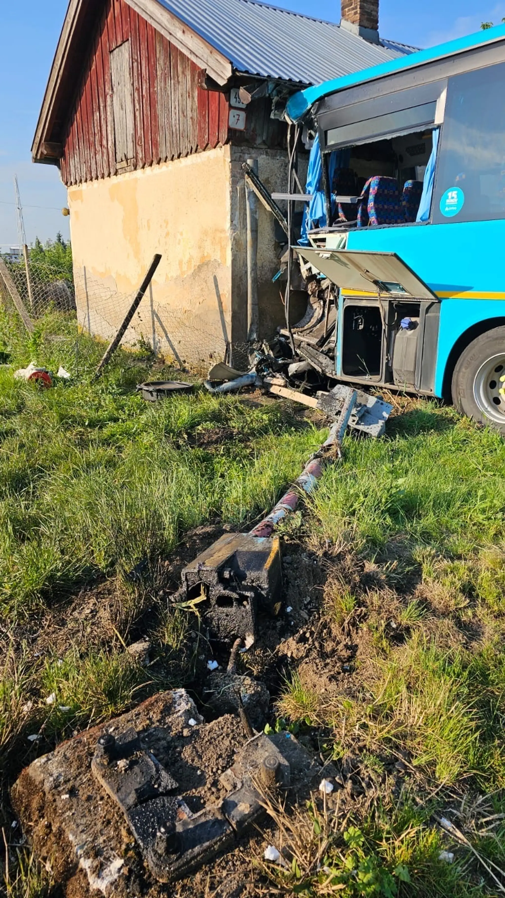 Nehoda vlaku a autobusu v Ivanke pri Nitre.