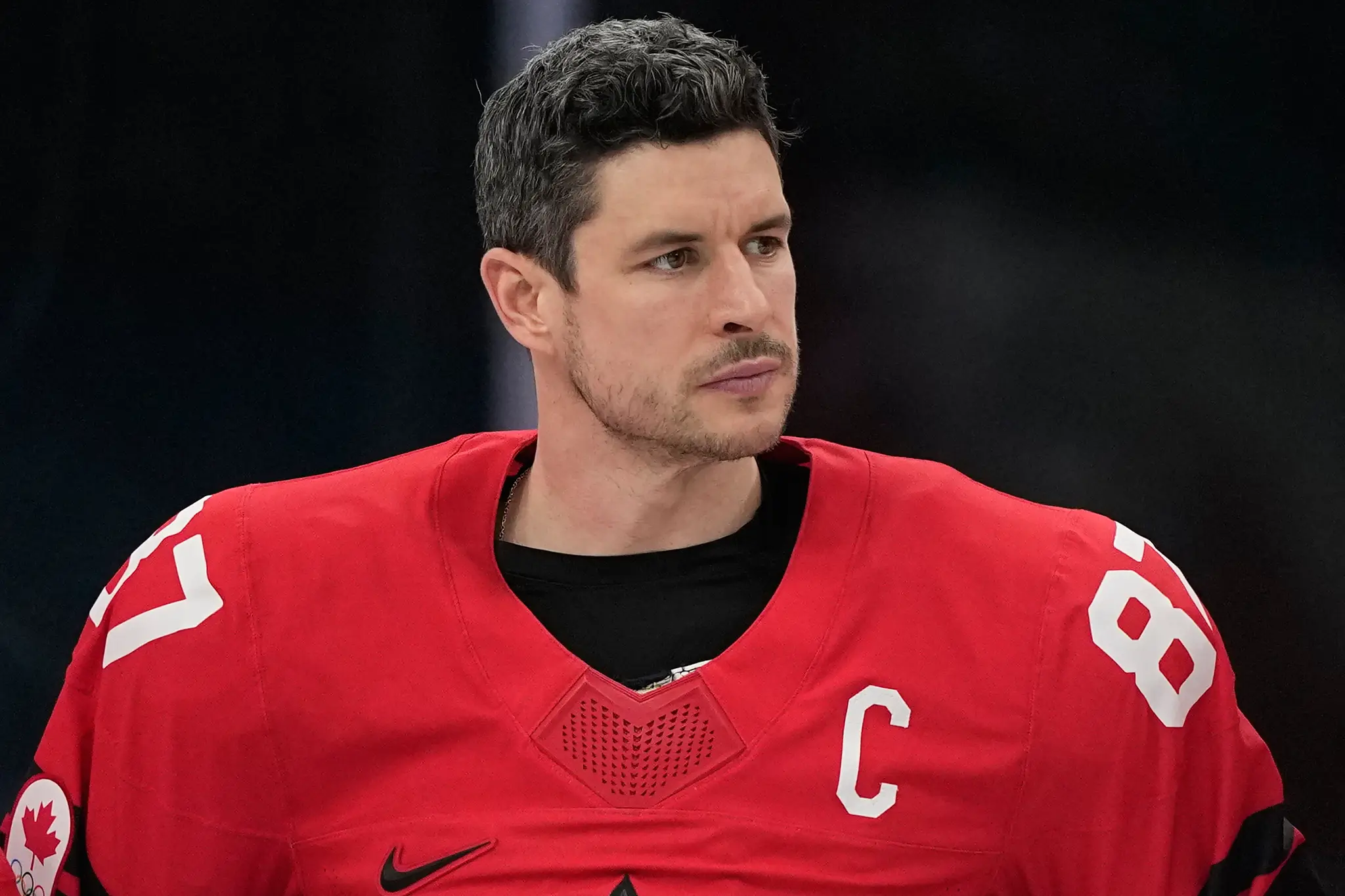 Na snímke kanadský hokejista Sidney Crosby reaguje po prehre vo finálovom dueli.