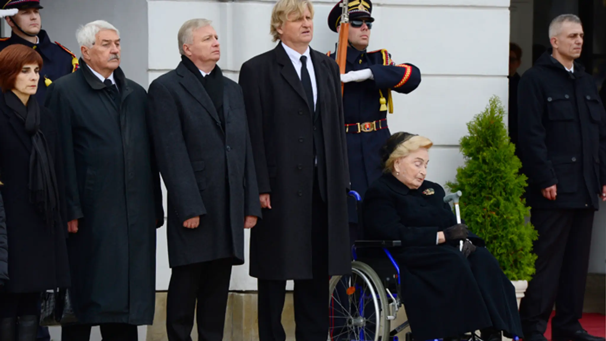 Rodina zosnulého prezidenta Michala Kováča - manželka Emília, synovia a nevlastný brat Dušan.