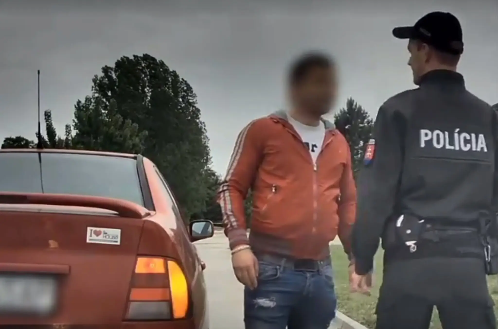 Muža nezastavili ani varovné výstrely.