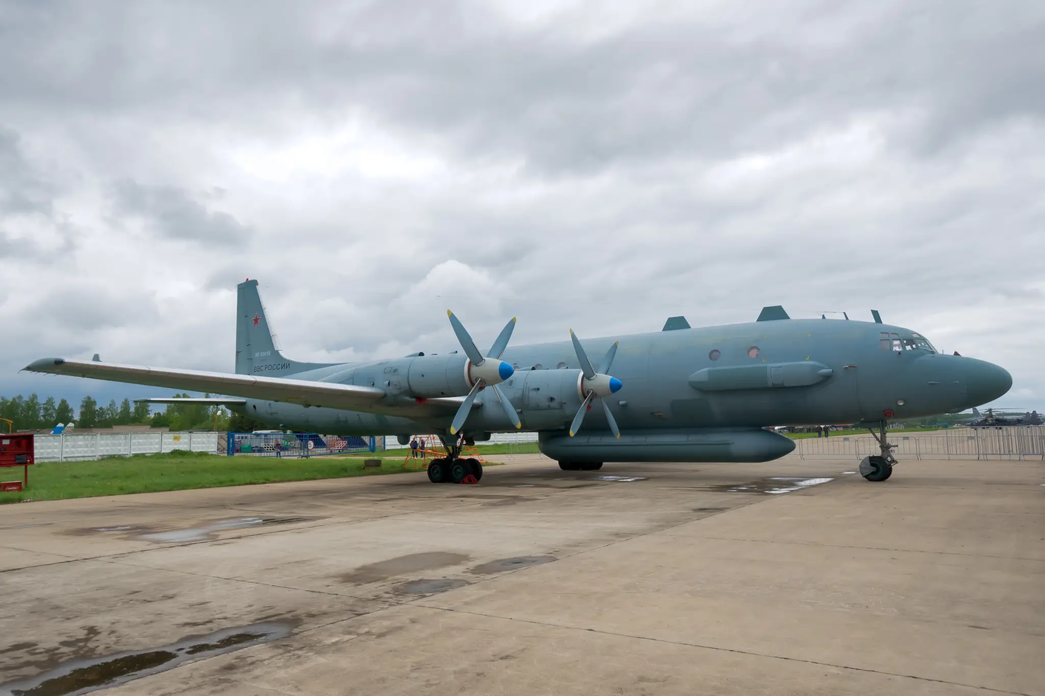 Vojenské lietadlo Il-18