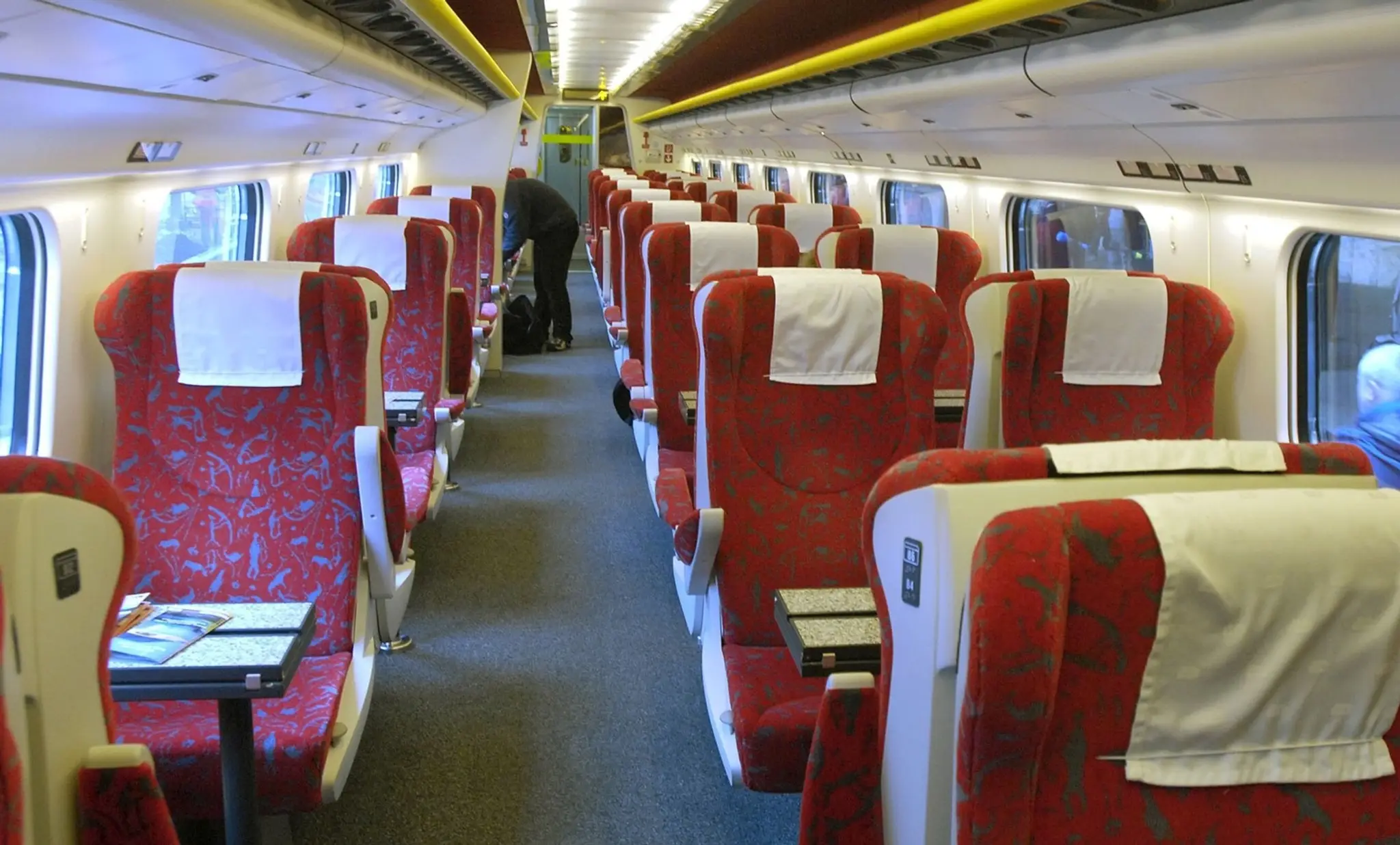 Snímka z interiéru rýchlovlaku Pendolino
