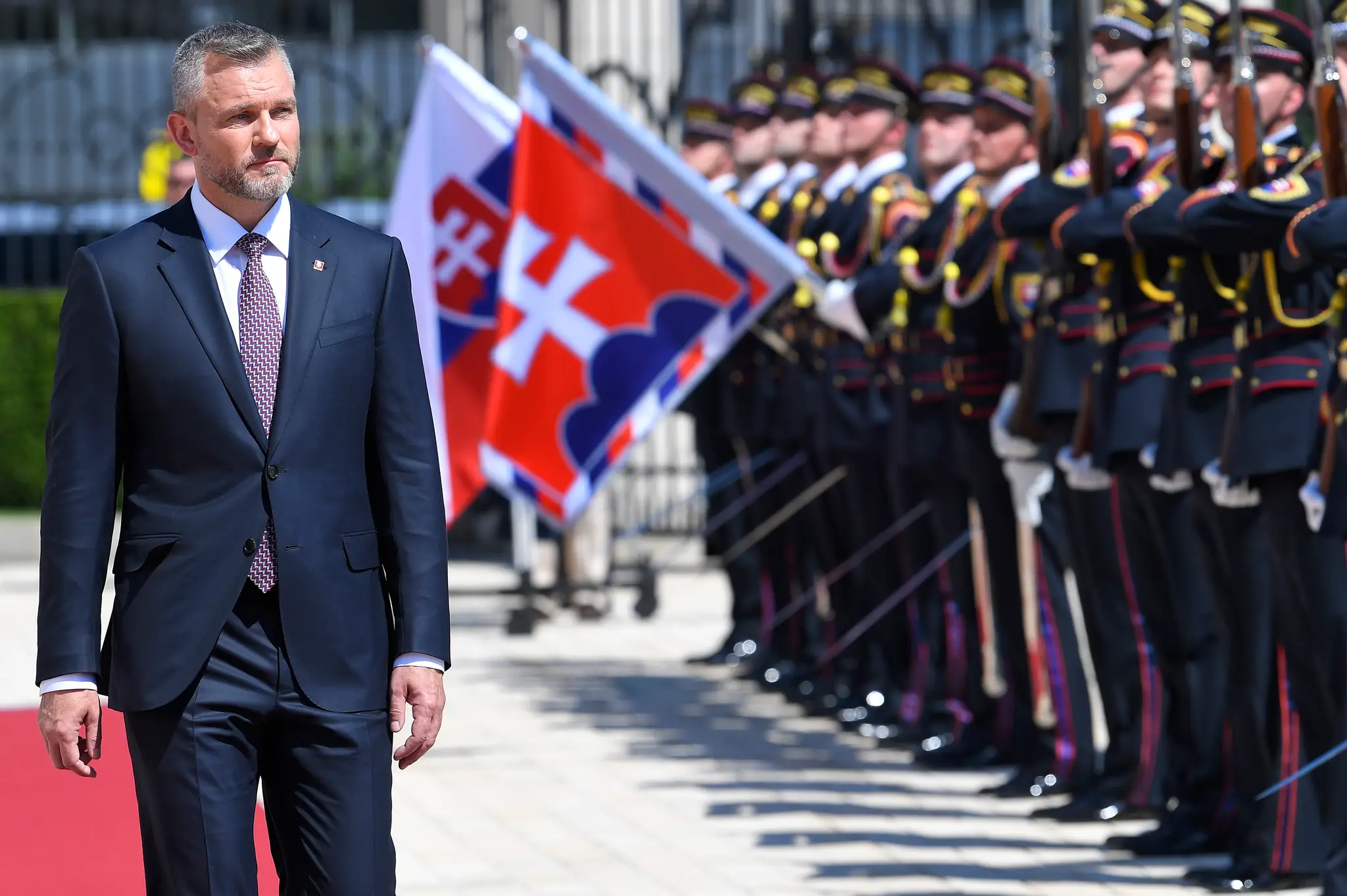 Slávnostné odovzdanie paláca a prehliadka stráže.