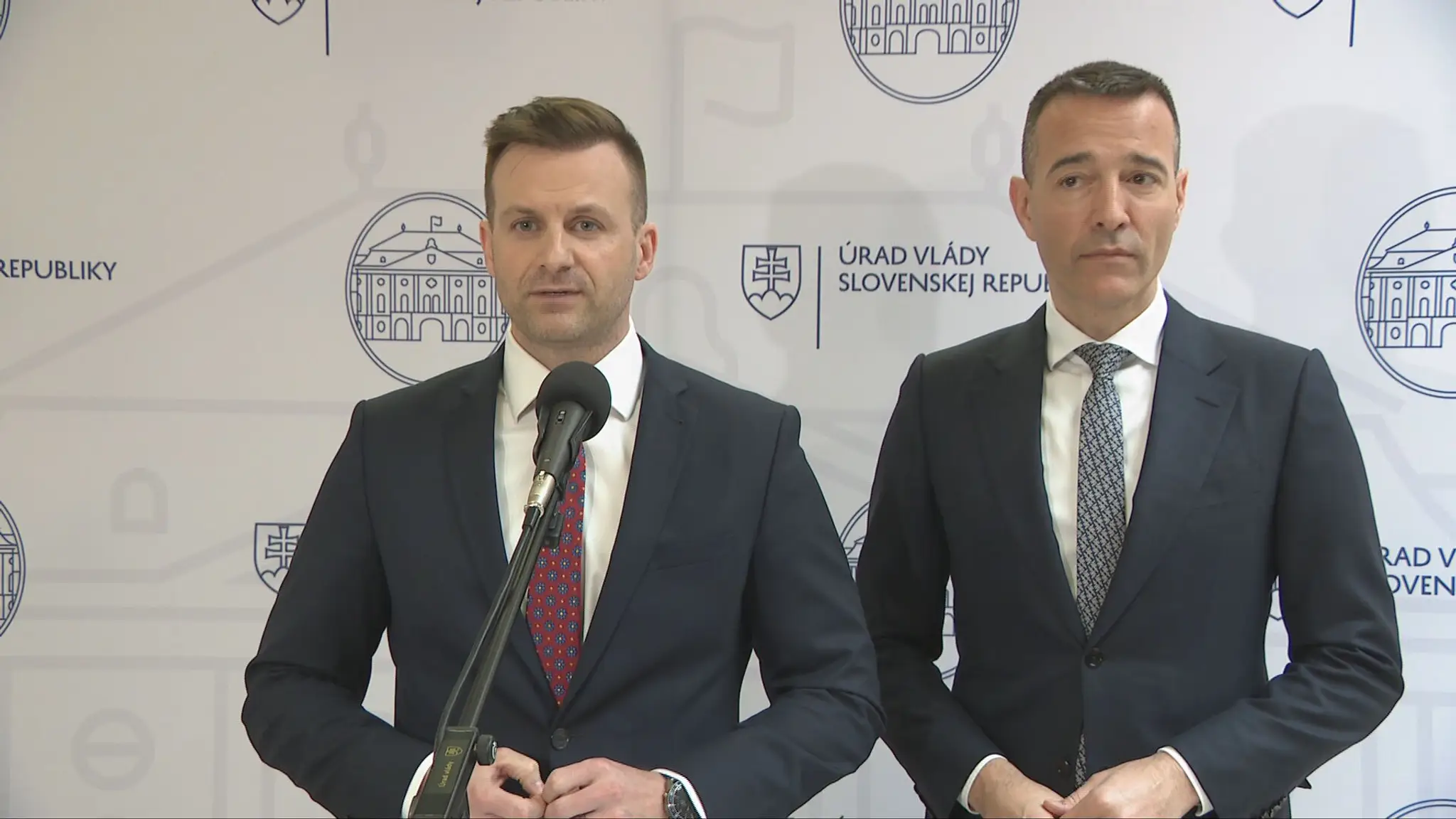 Vedúci Úradu vlády a blízky spolupracovník premiéra Juraj Gedra (Smer-SD) a minister školstva Tomáš Drucker. Juraj Drucker