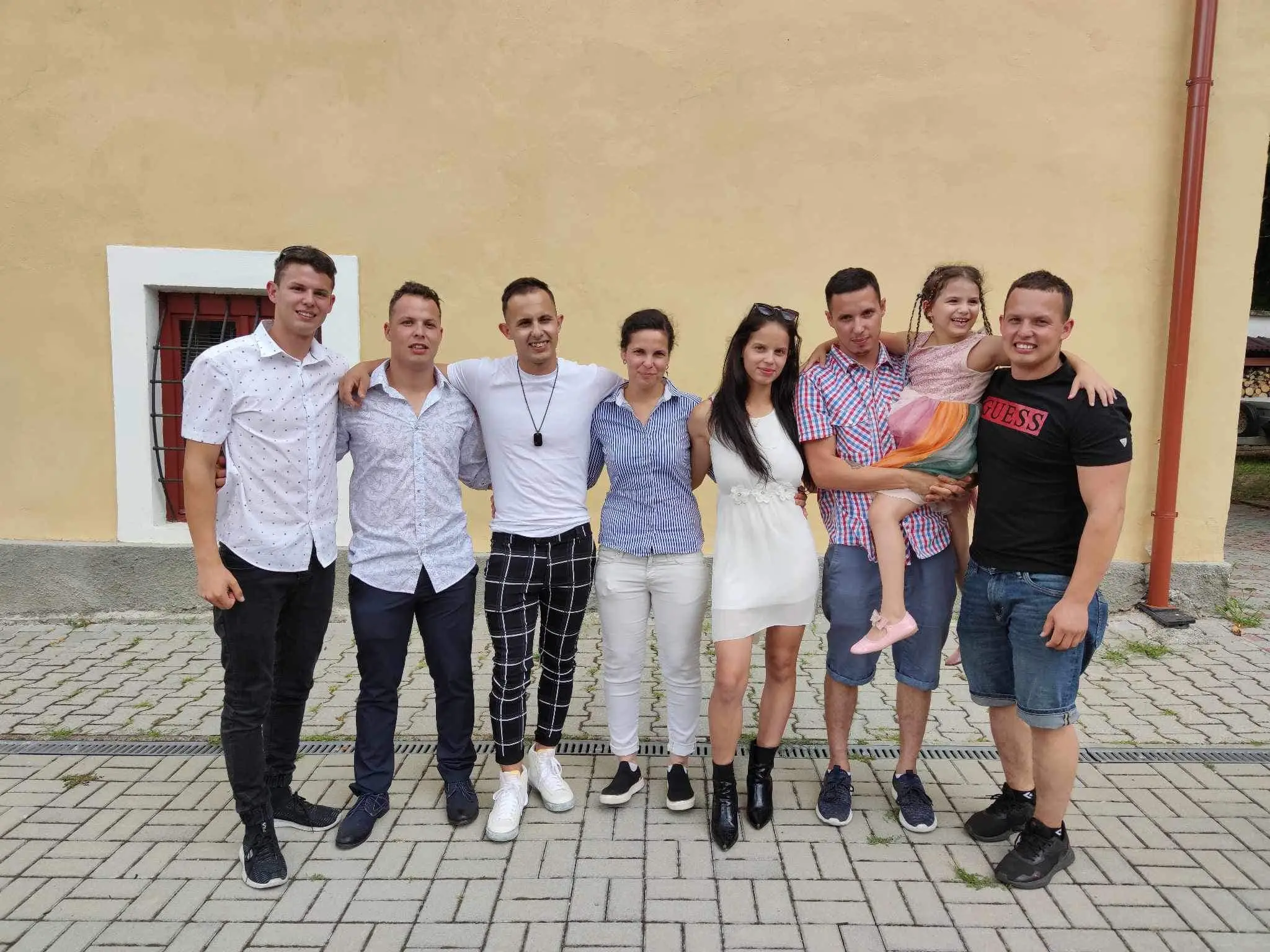 Sedem súrodencov hľadá svoju sestru.