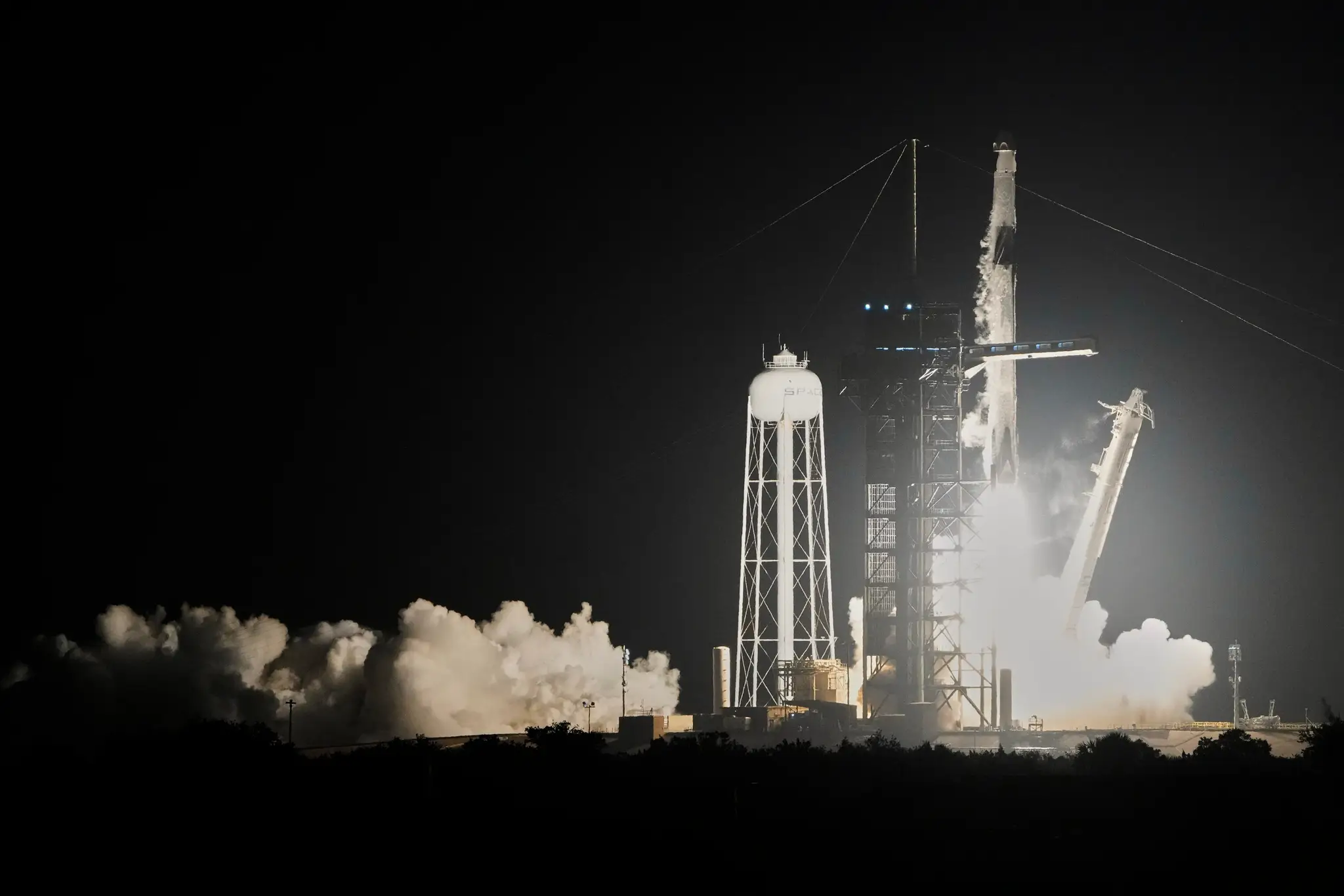Na snímke štart rakety Falcon 9.
