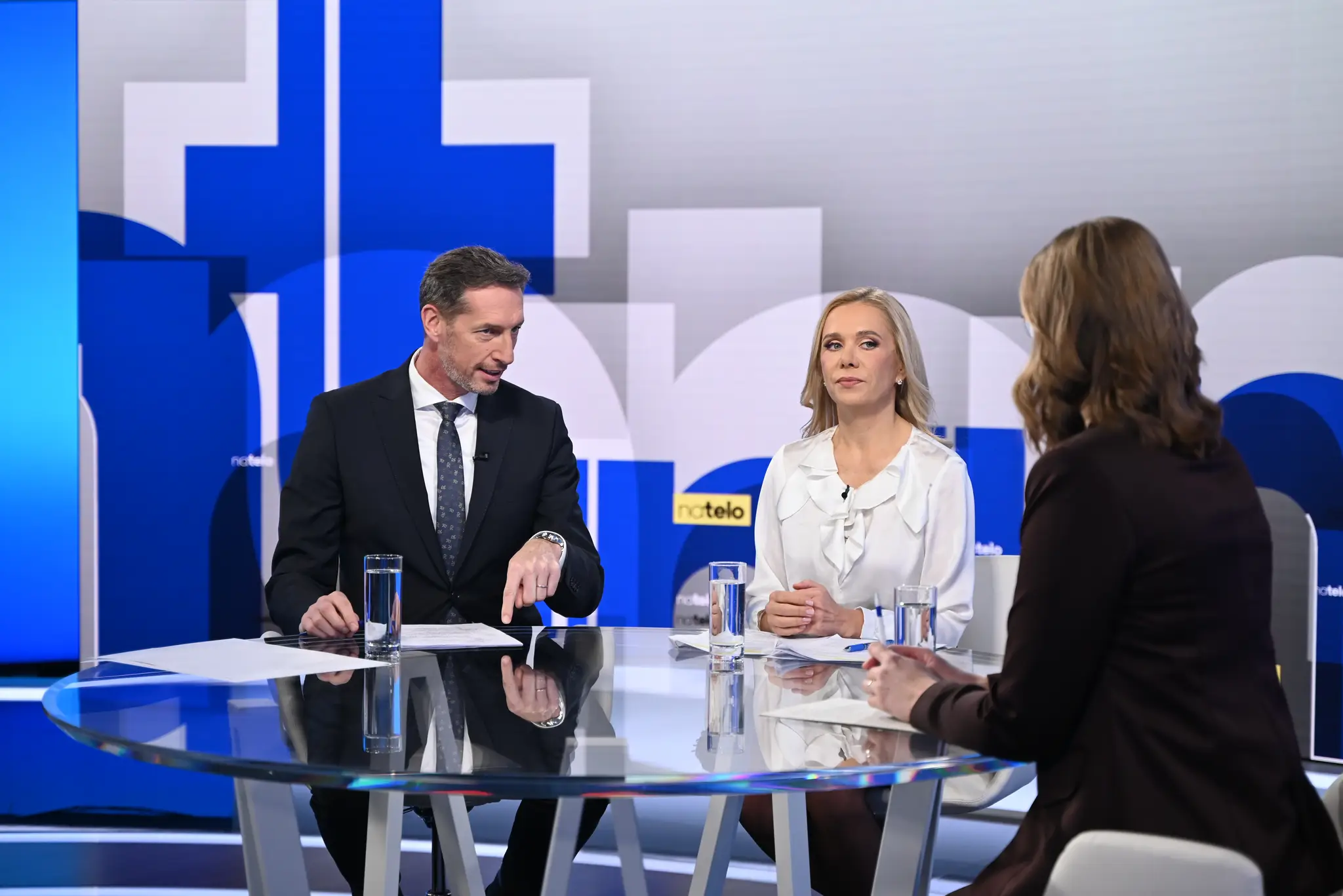 Na telo s ministerkou hospodárstva Denisou Sakovou a predsedom KDH Milanom Majerským 