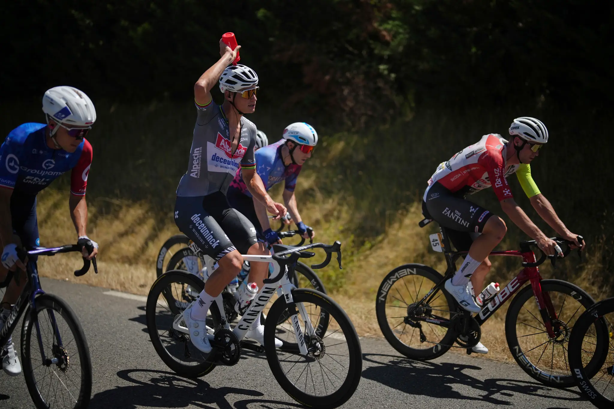Mathieu van der Poel odstúpil z Tour de France.