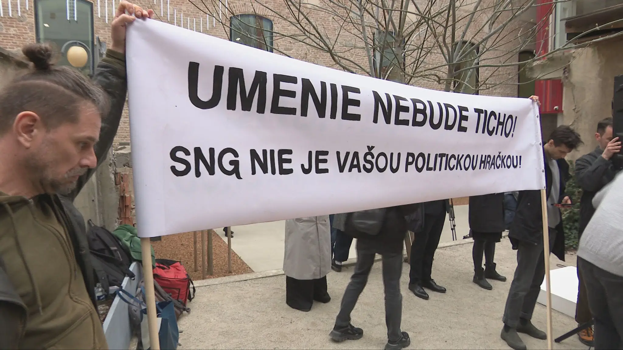 Umelci štartujú štafetový protest