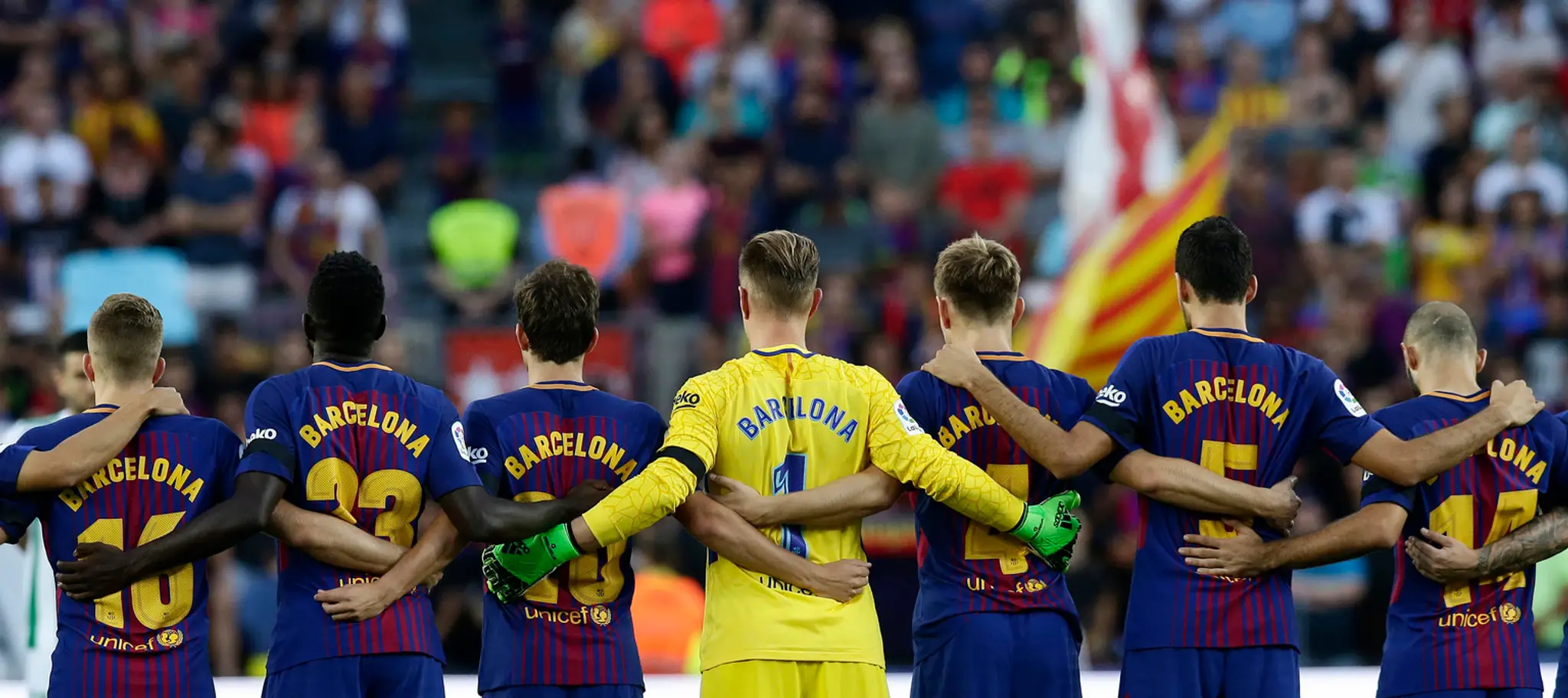 Hráči Barcelony pred duelom s Betisom Sevilla.