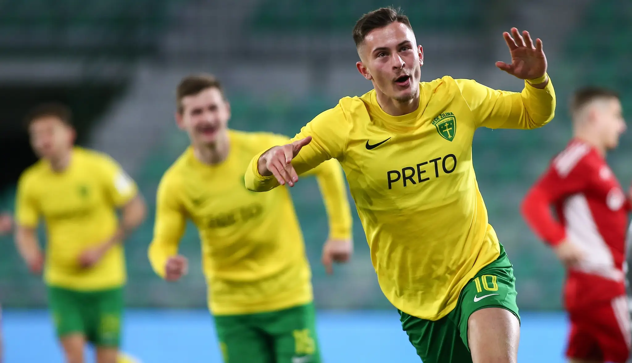 Na snímke futbalista Žiliny Adrián Kaprálik sa teší po strelení gólu.