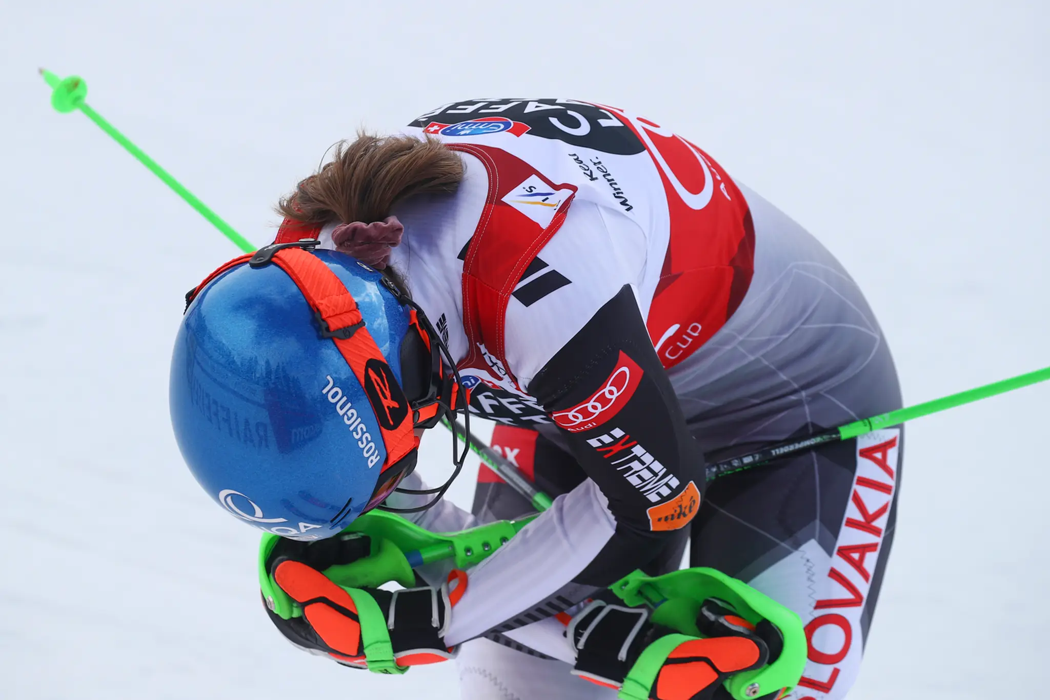 Lyžiarka Petra Vlhová reaguje v cieli po 2. kole slalomu v Lenzerheide.