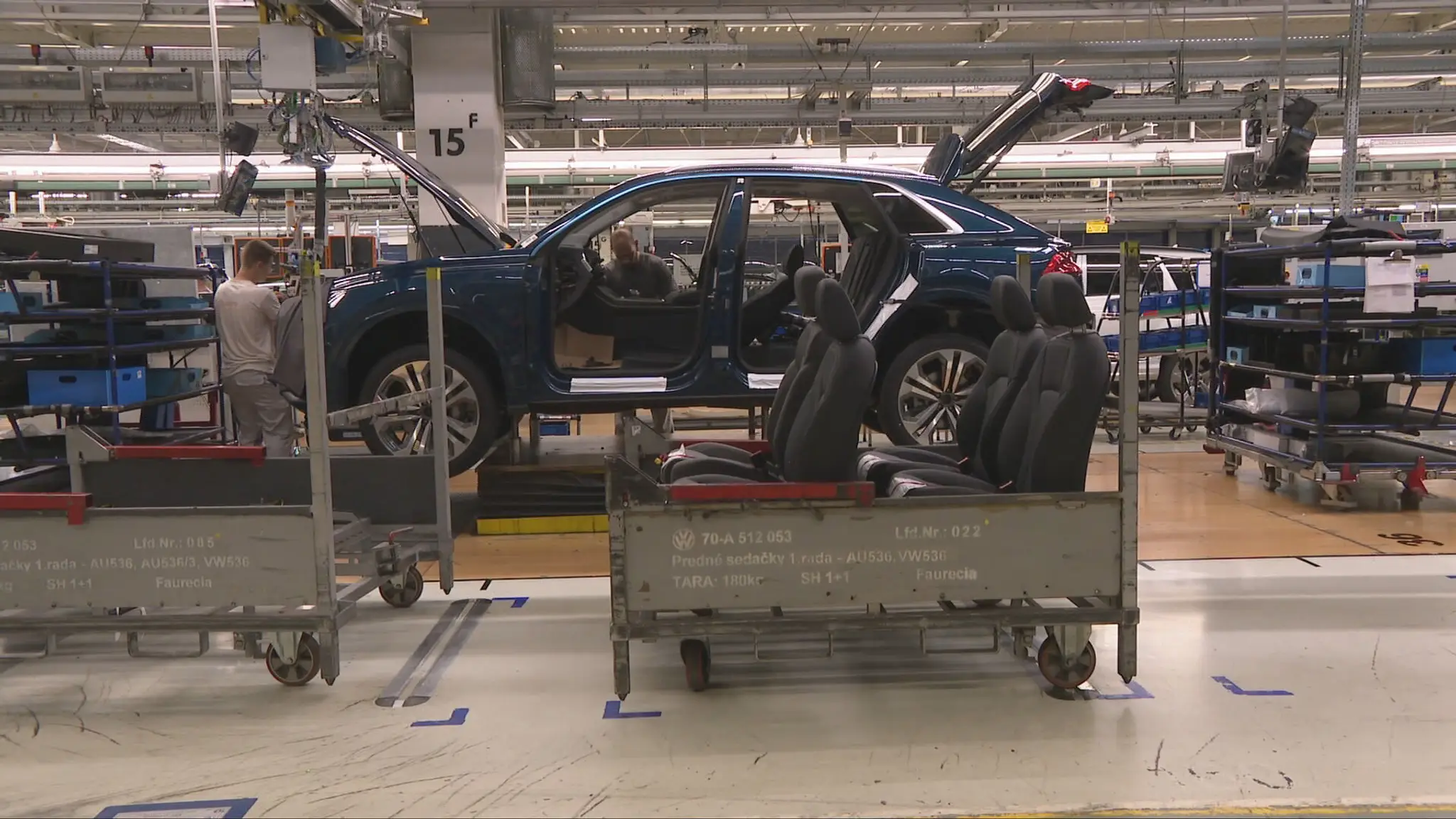 Automobilky sa pobijú o zamestnancov