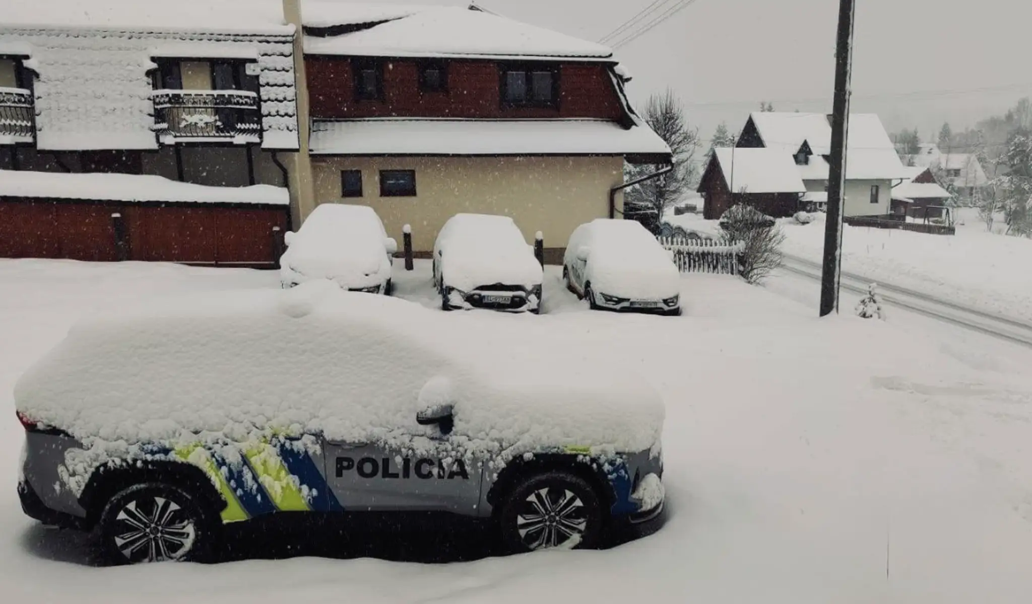 Sneh skomplikovali dopravu na niektorých miestach.