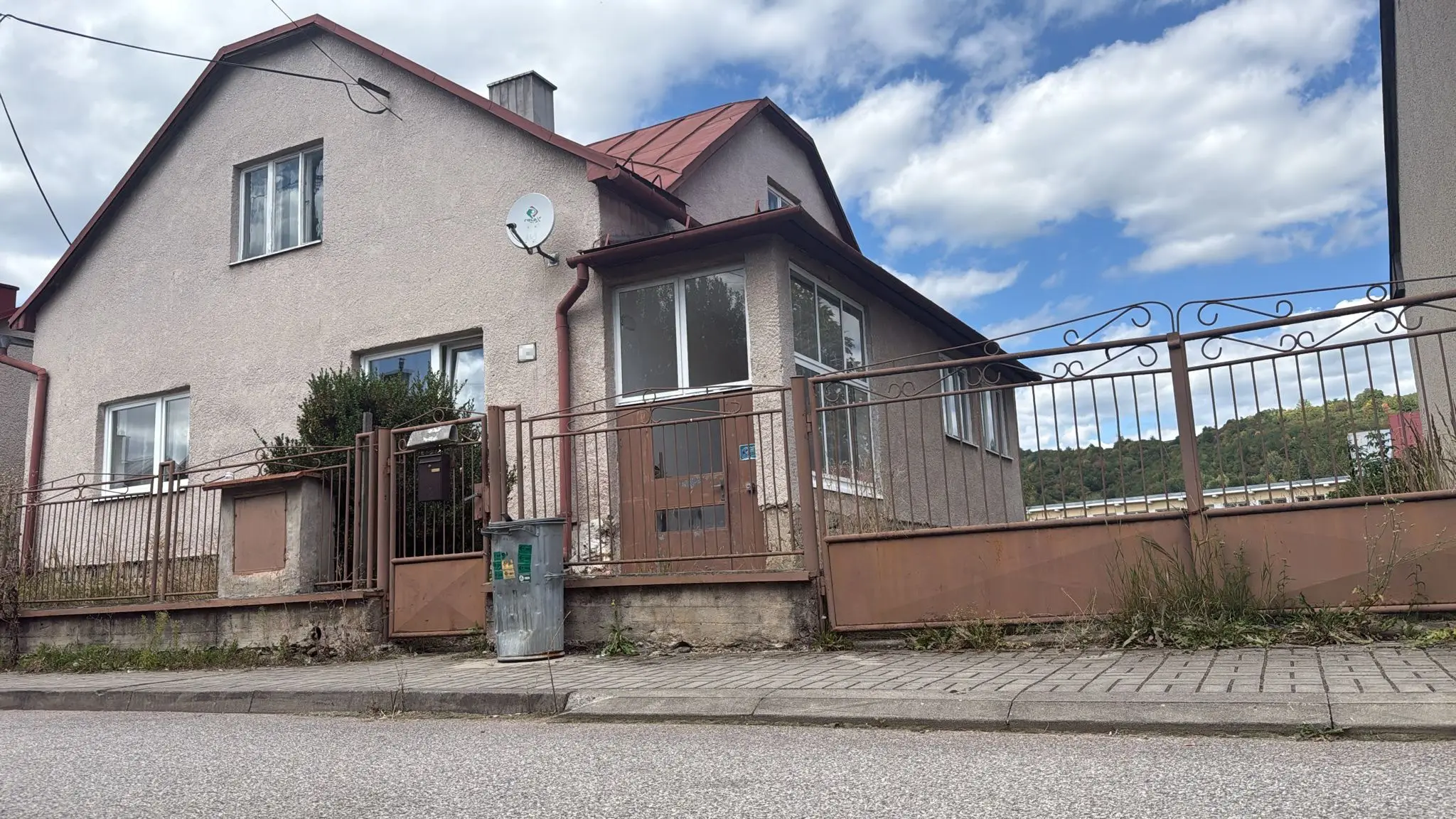 V rodinnom dome v Hniezdnom objavili mŕtveho muža
