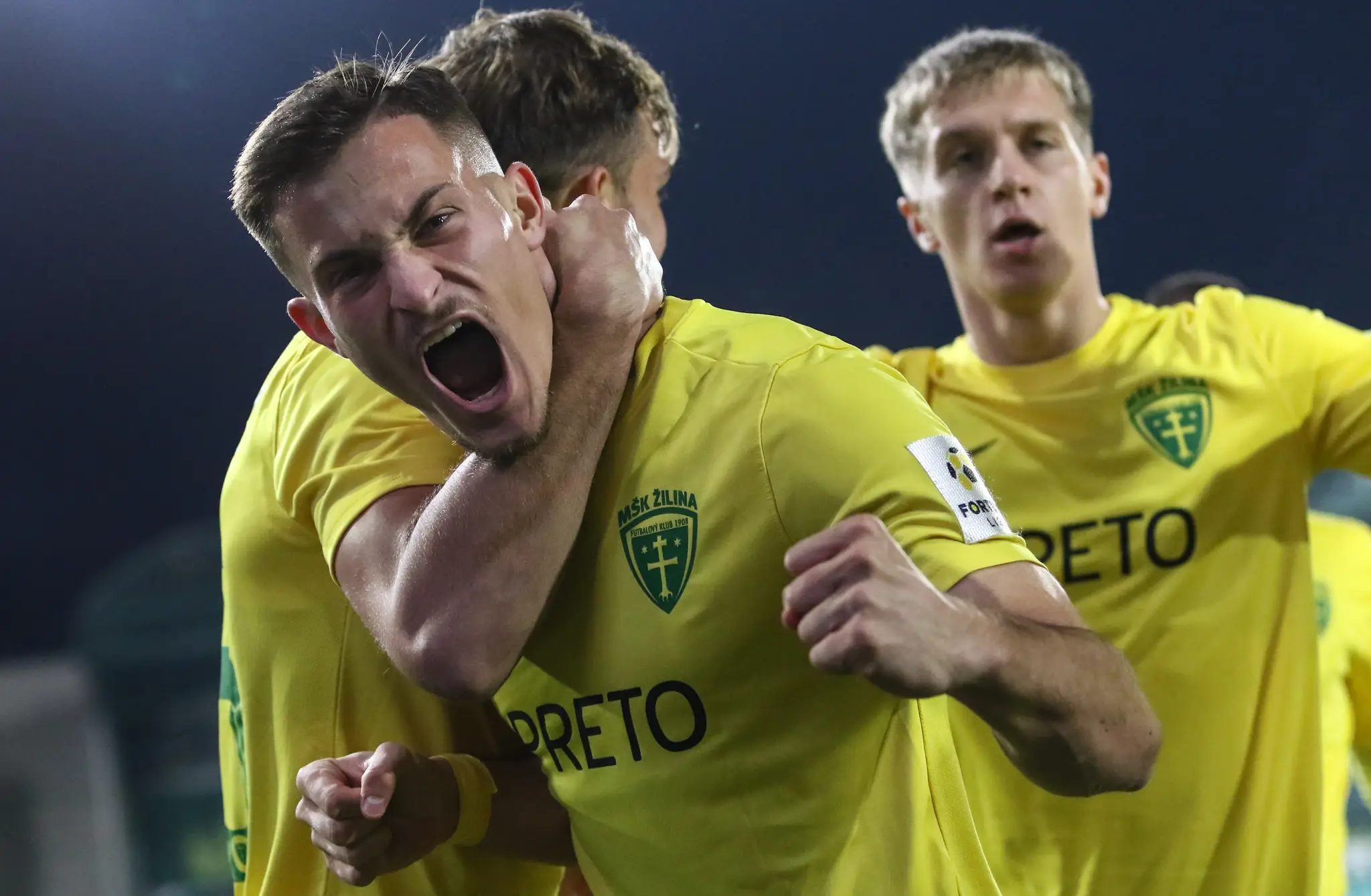 Futbalisti Žiliny sa tešia po strelení gólu v zápase 17. kola Fortuna ligy proti Slovanu.