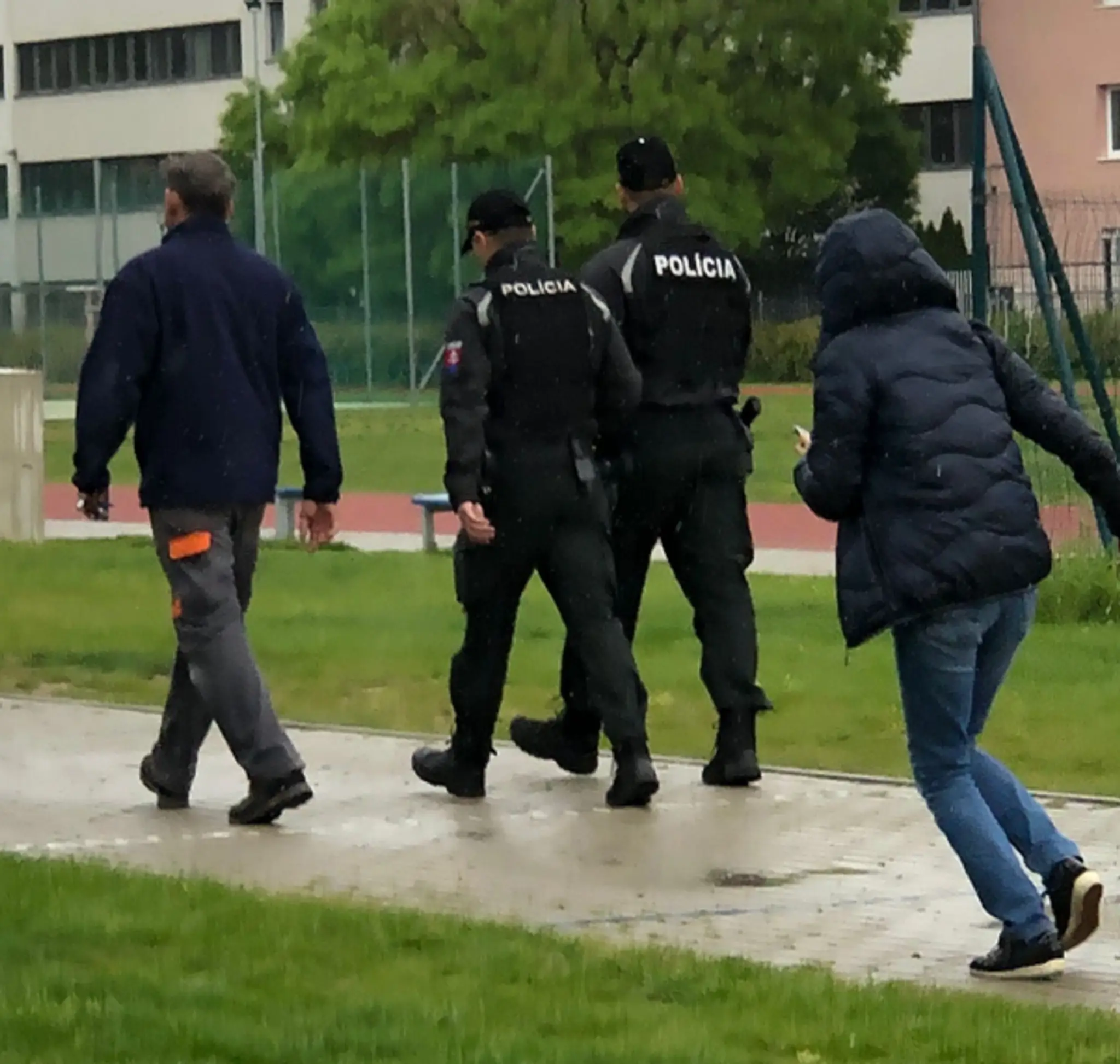 Poplach na školách v Bratislave.