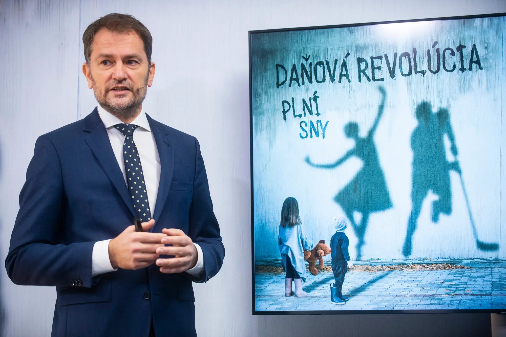 Na snímke minister financií SR Igor Matovič (OĽaNO) počas tlačovej konferencie 14. novembra 2021 v Bratislave.