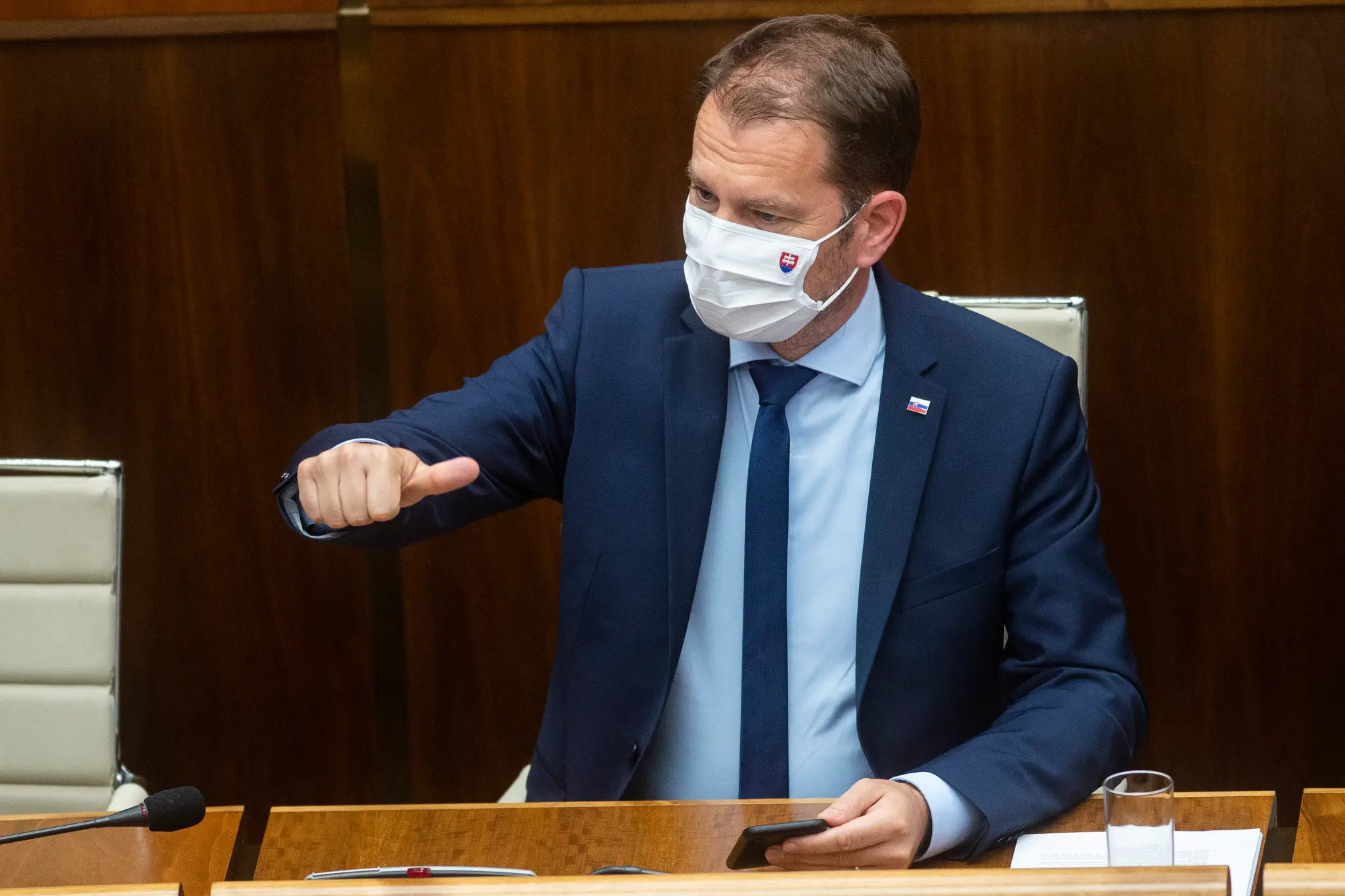 Predsedu vlády SR Igora Matoviča sa opozícii nepodarilo odvolať počas mimoriadnej schôdze, na ktorej po prvý raz od nástupu do funkcie čelil odvolávaniu.