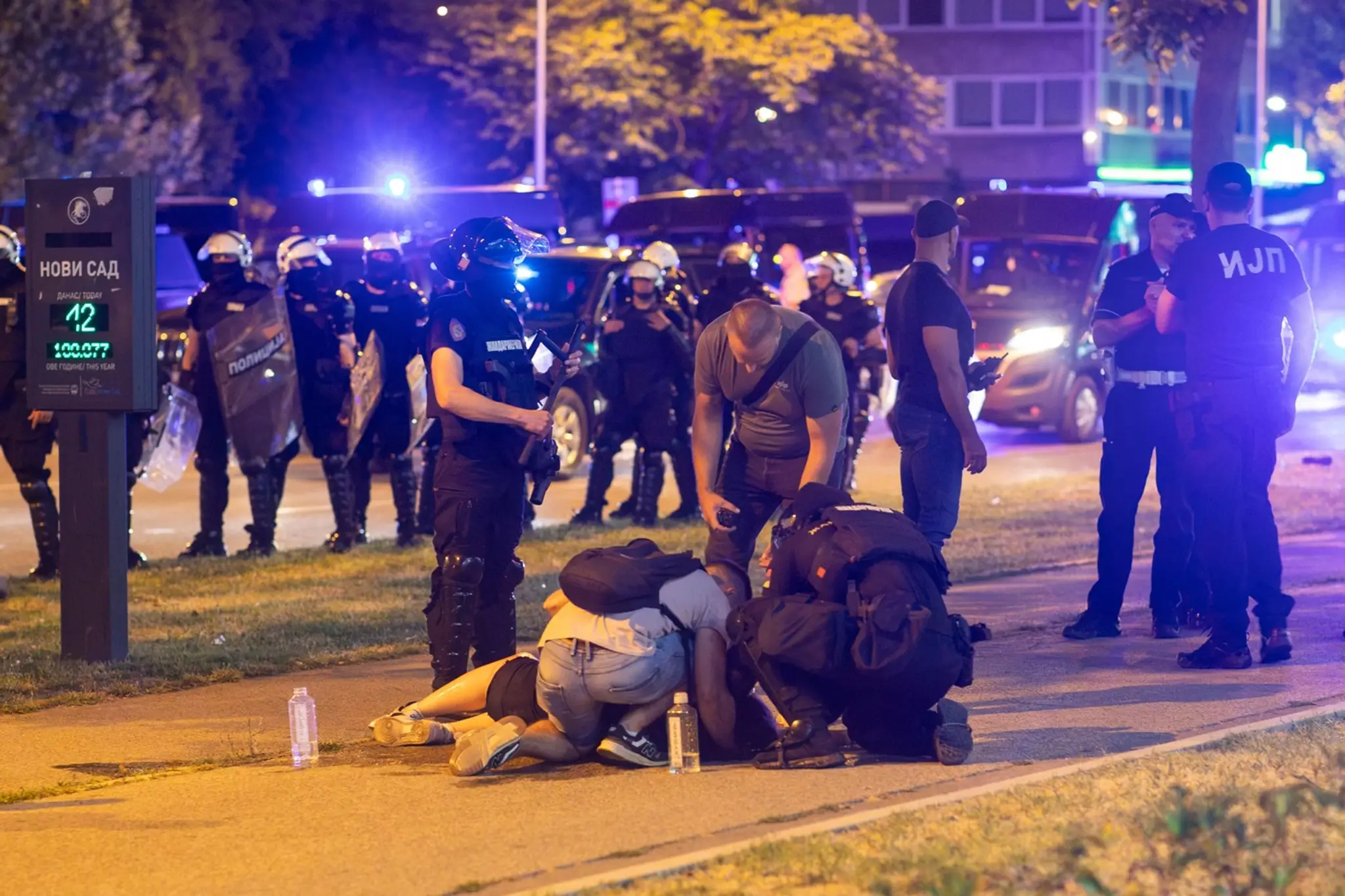 Protesty v srbskom meste Novi Sad.