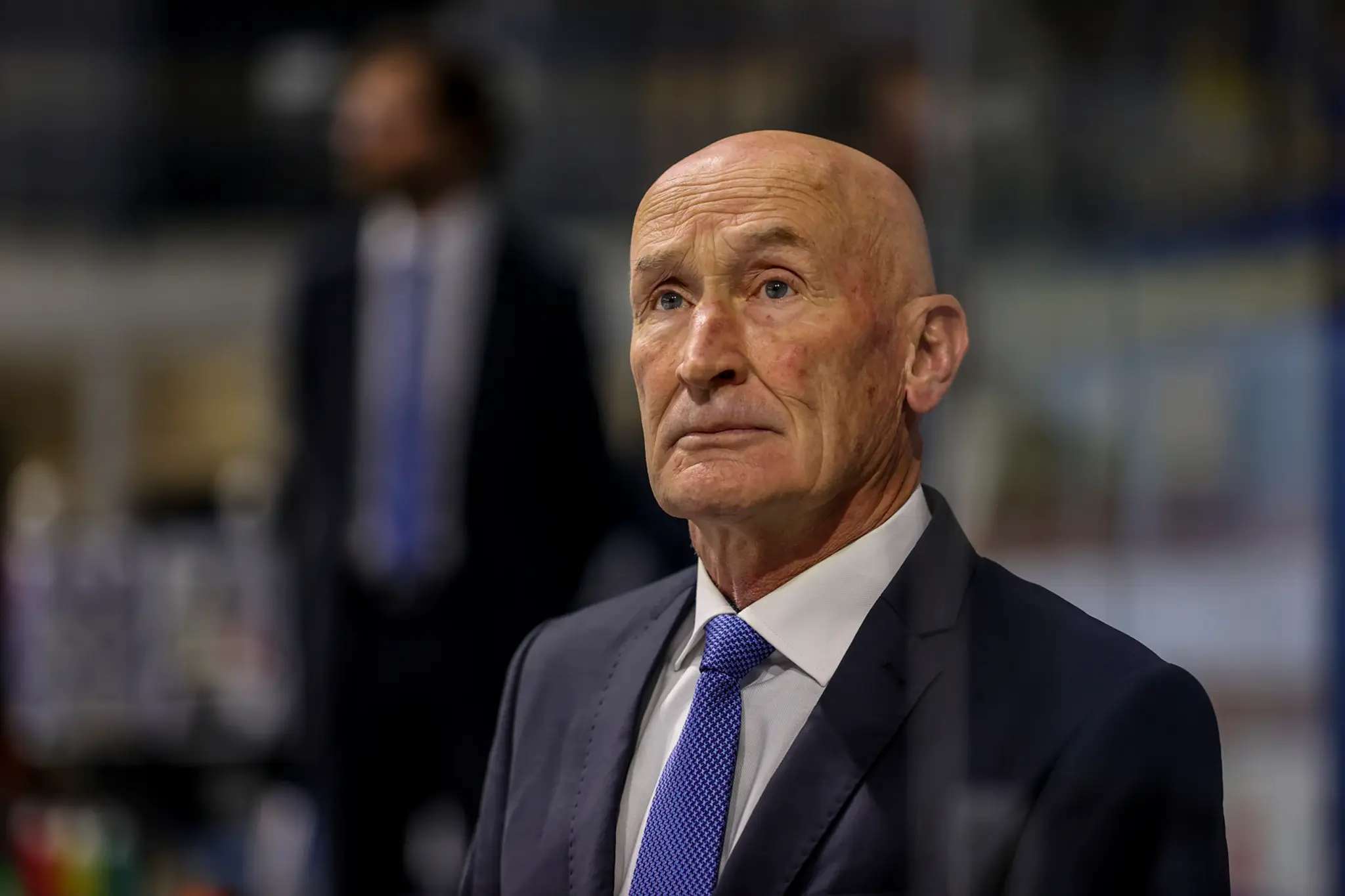Tréner Craig Ramsay v zápase v rámci prípravy na MS 2021 proti Lotyšsku.