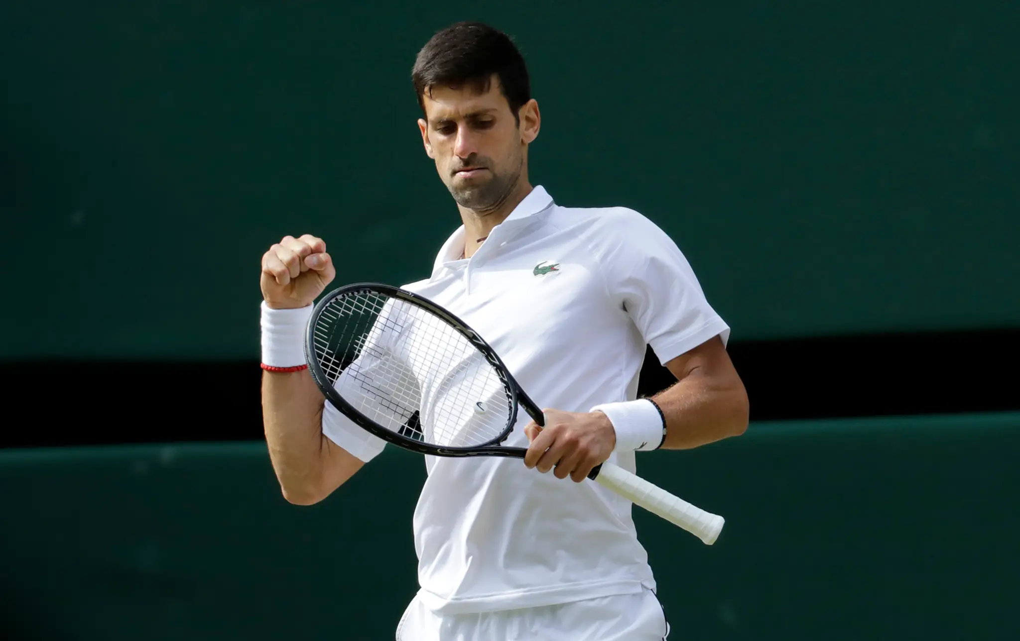 Tenista Novak Djokovič vo finále Wimbledonu.