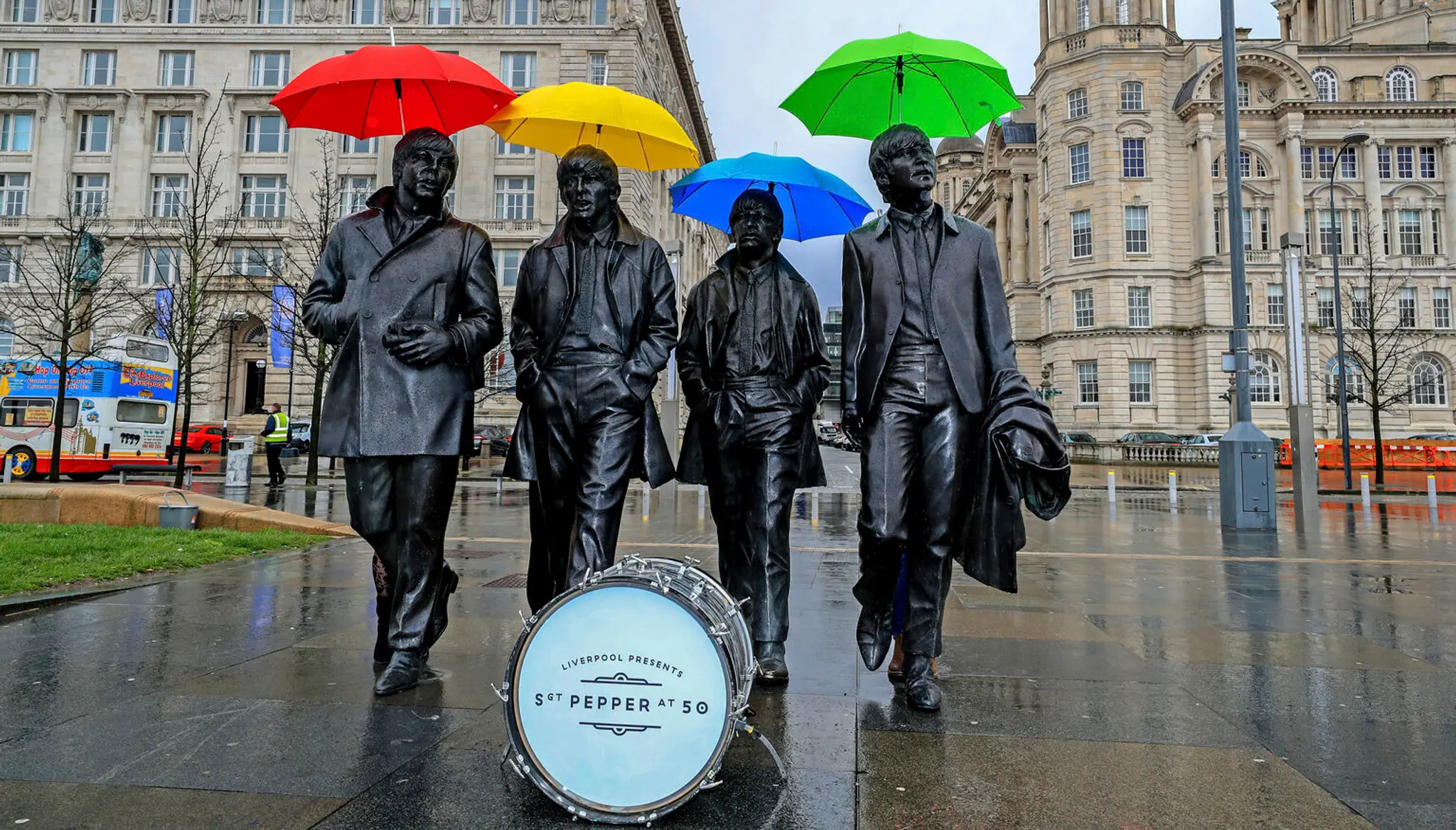 Súsošie legendárnej hudobnej skupiny The Beatles na nábreží rieky Mercey v anglickom Liverpoole.