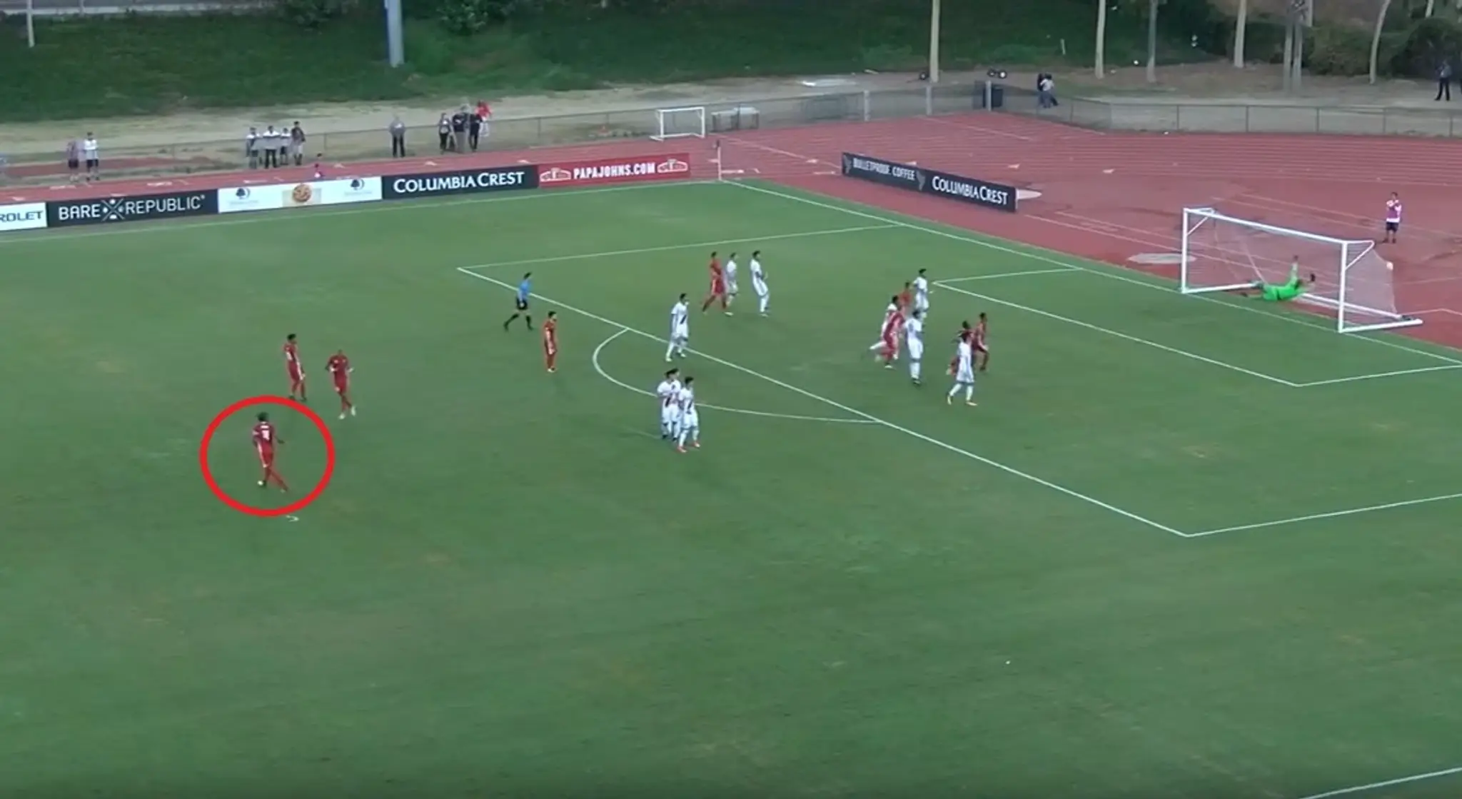 Didier Drogba sa v zámorí prezentoval parádnym priamym kopom.