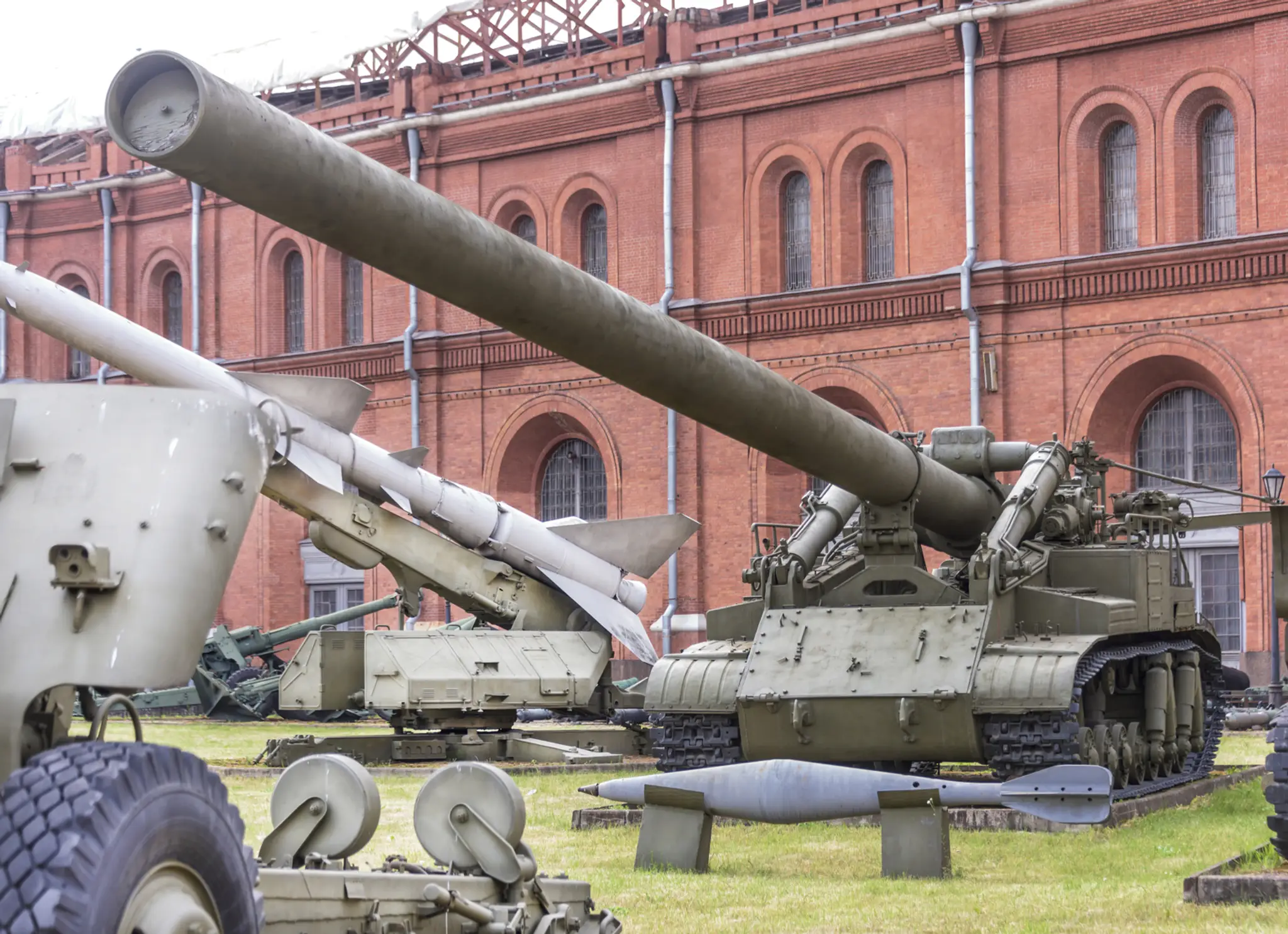 Sovietská samohybná húfnica 2B1 Oka schopná strieľať jadrovou muníciou.