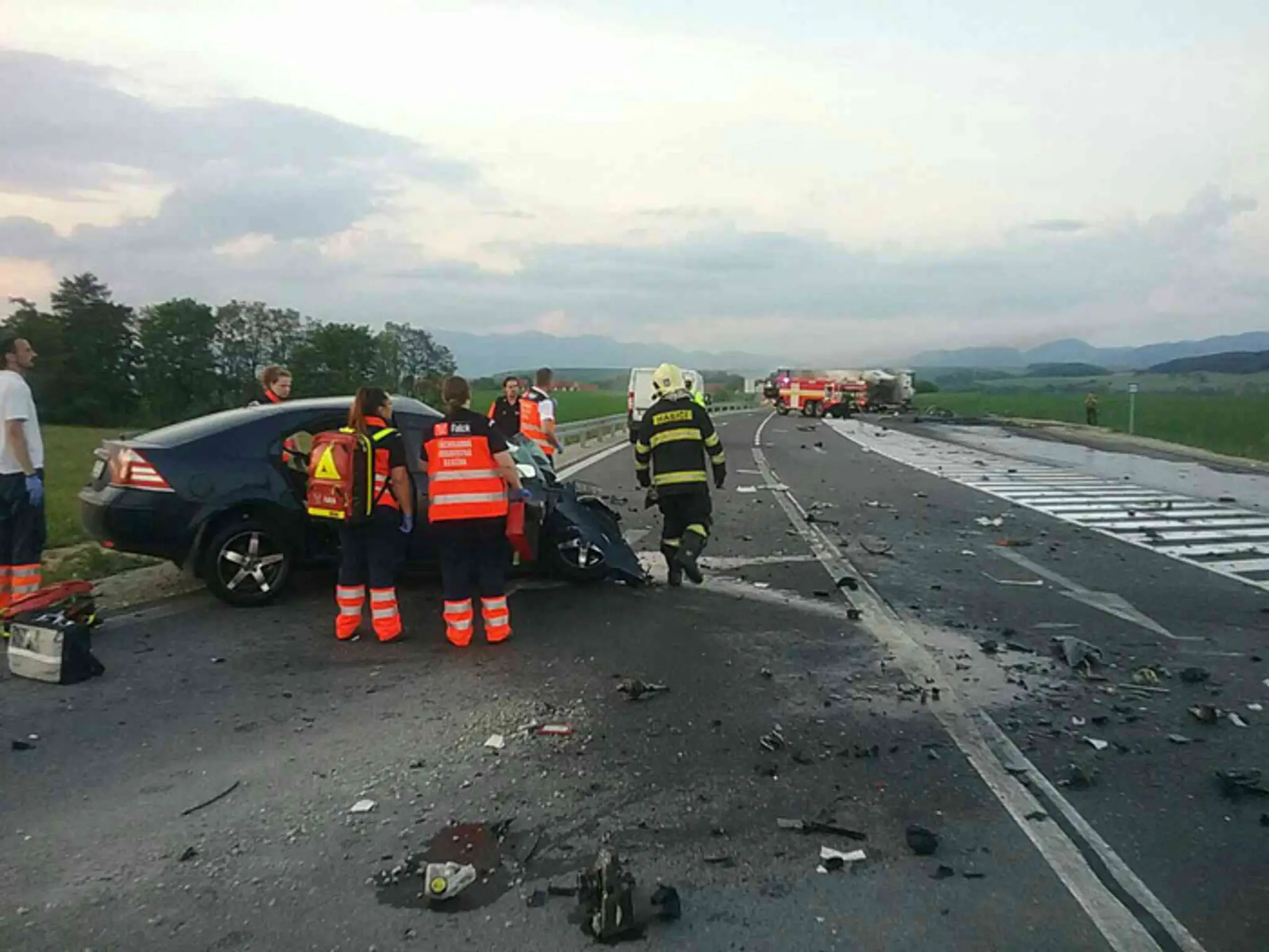 Na snímke radosť hokejistov Fínska po víťazstve nad Kanadou vo finálovom zápase Kanada - Fínsko.