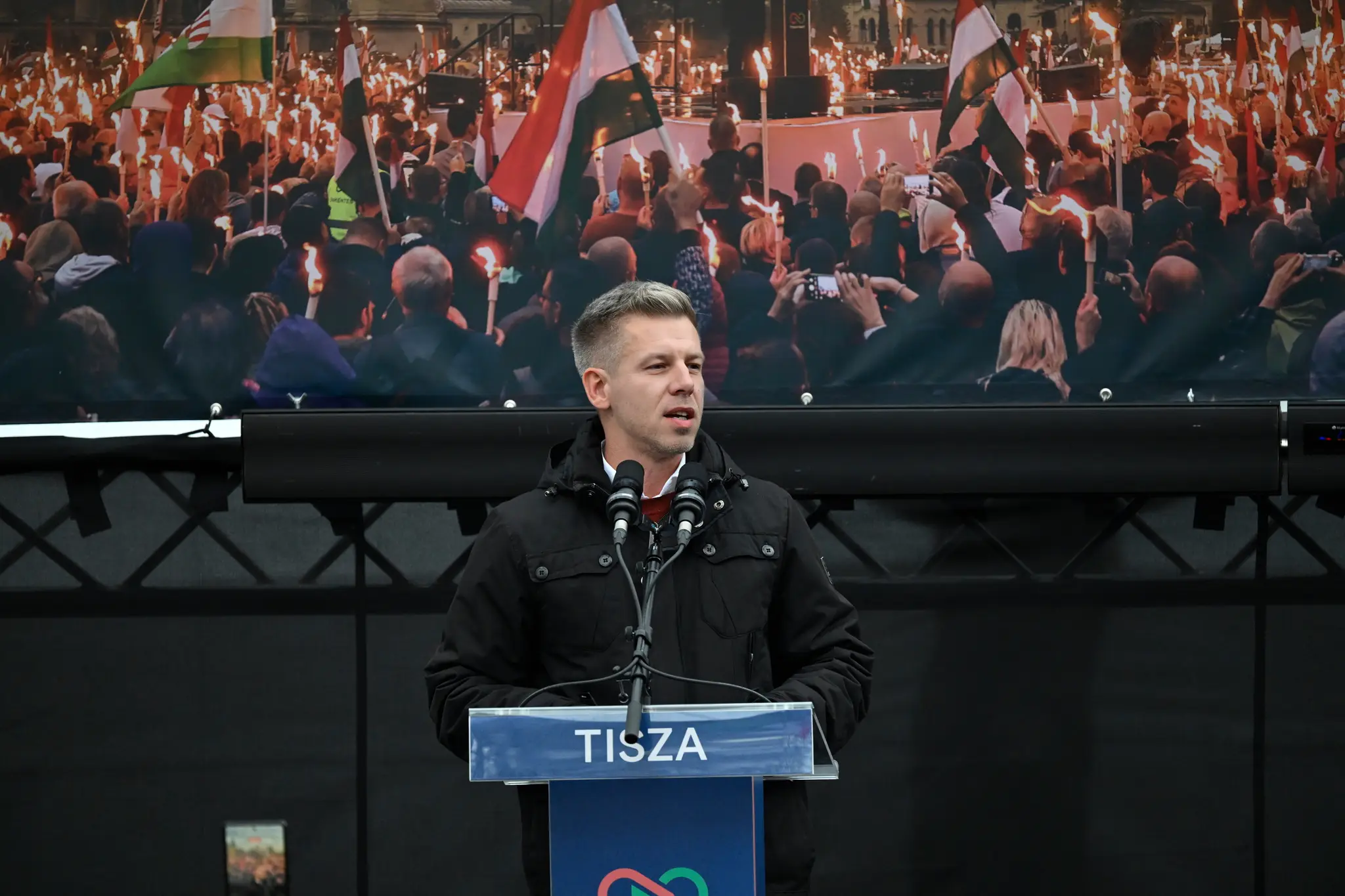Predseda strany TISZA - eurposlanec Péter Magyar. 