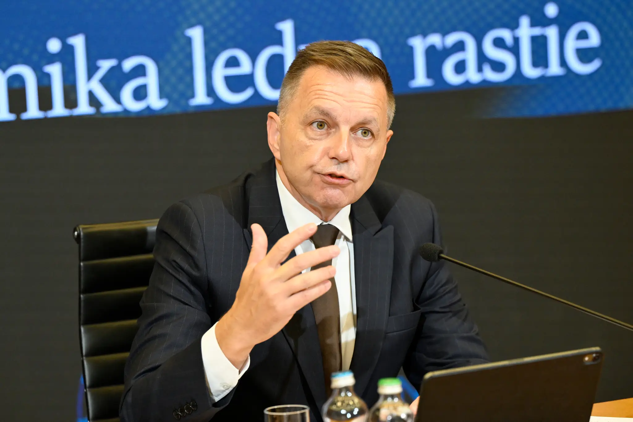 Guvernér NBS Peter Kažimír 