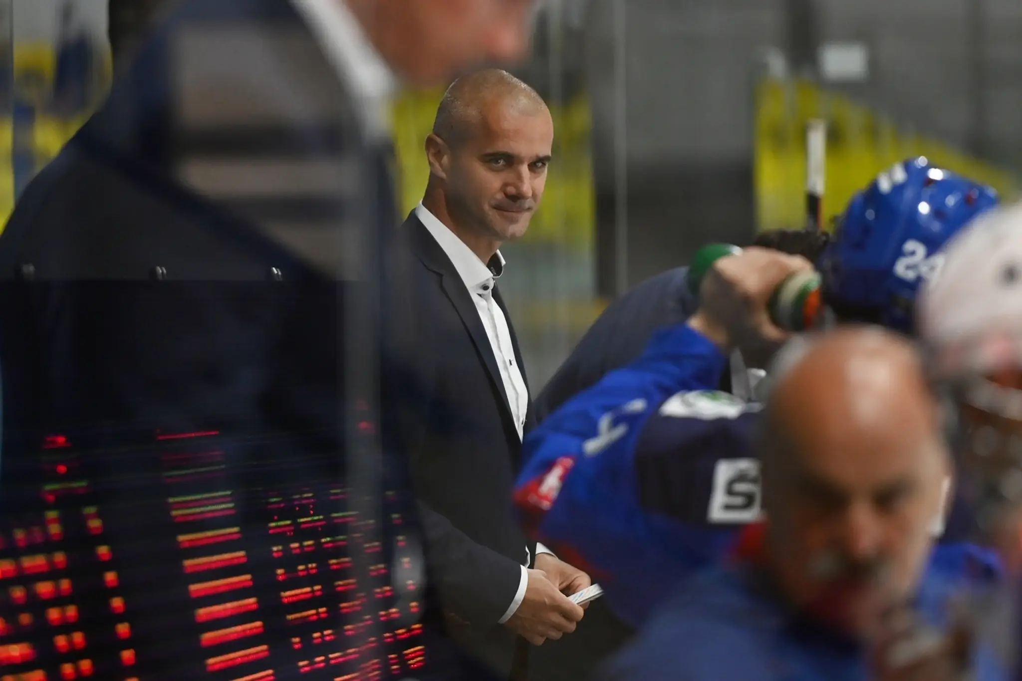 Tréner Slovenska U18 Ivan Feneš počas zápasu na Hlinka Gretzky Cup proti USA.