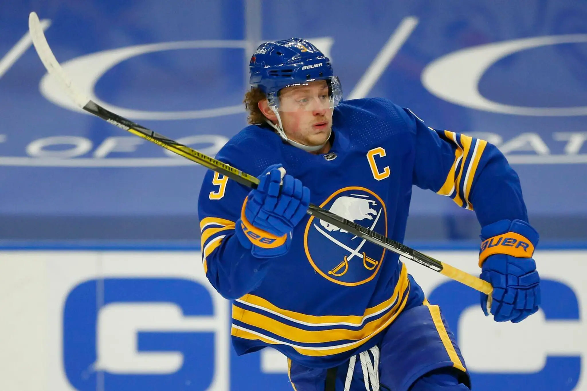 Jack Eichel počas zápasu NHL.